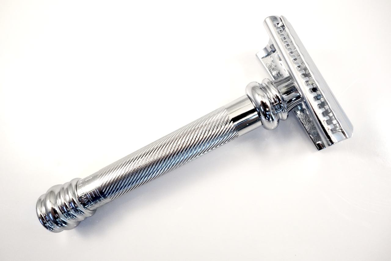 Merkur 39C Slant Bar Heavy Duty Chrome Safety Razor with Barber Pole Handle