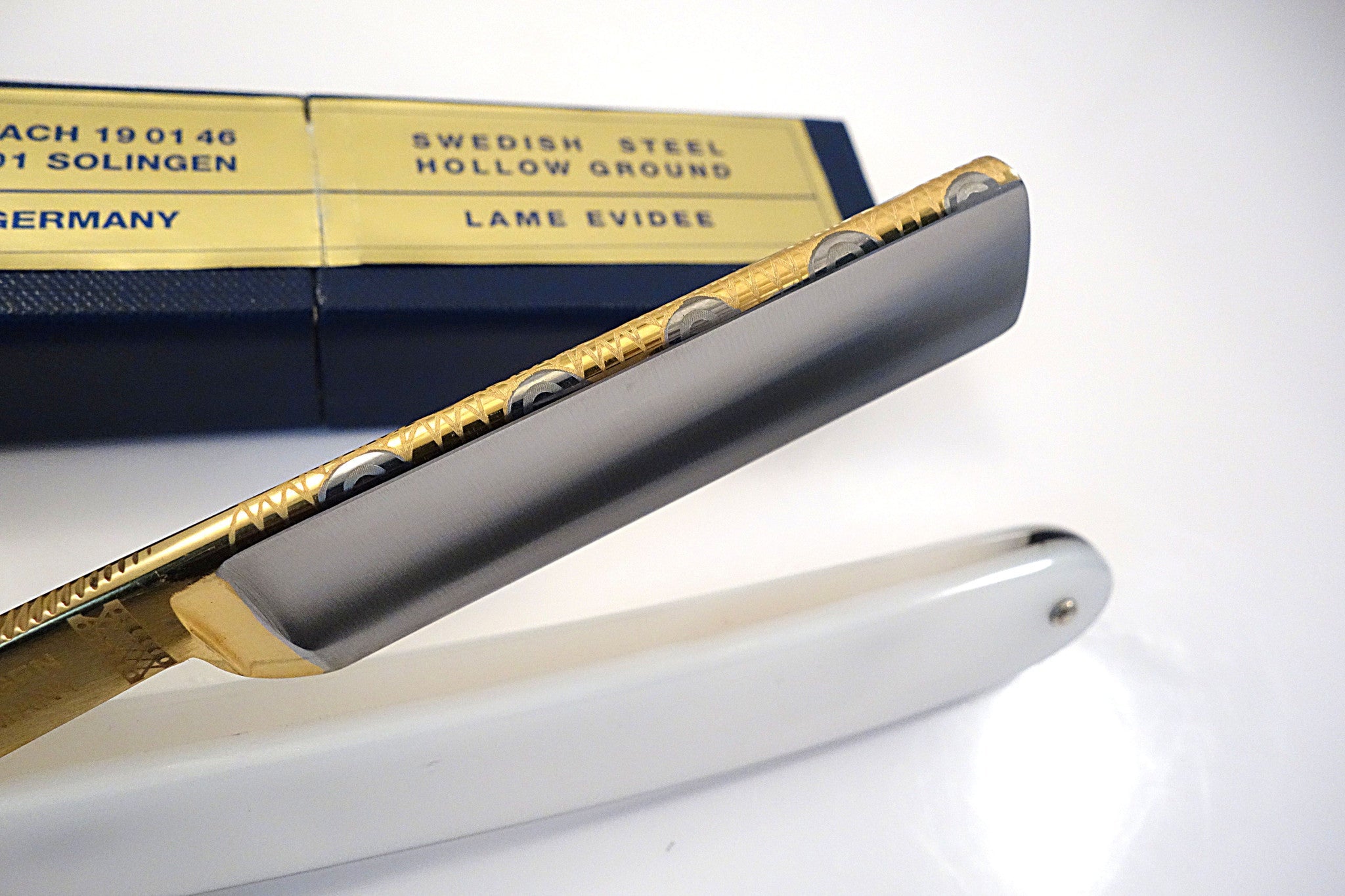 Dovo "Pearl" 5/8 Full Hollow Solingen Straight Razor