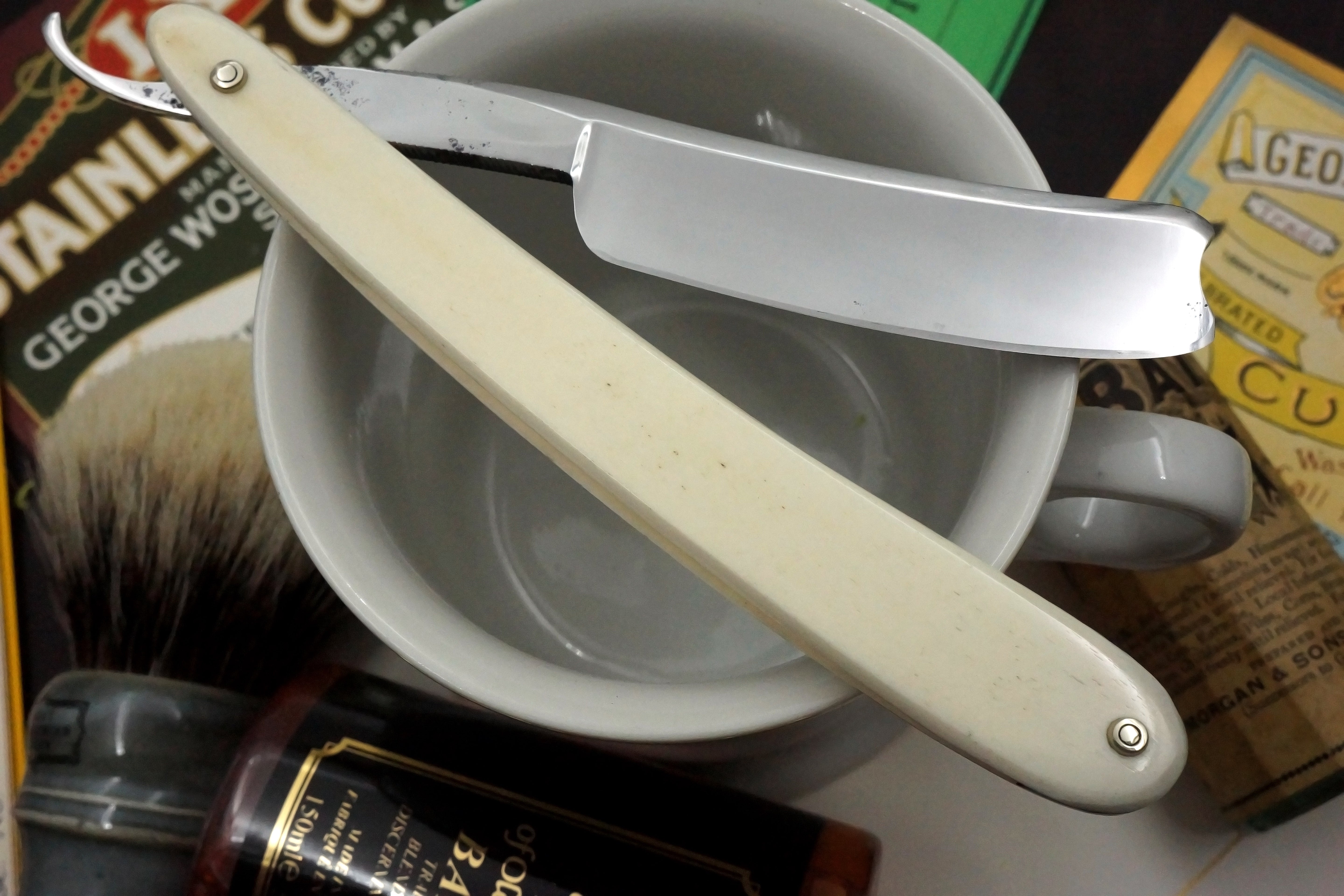 Wade & Butcher Celebrated Fine India Steel - Restored 6/8 Vintage Sheffield Straight Razor with New Bone Scales - Shave Ready