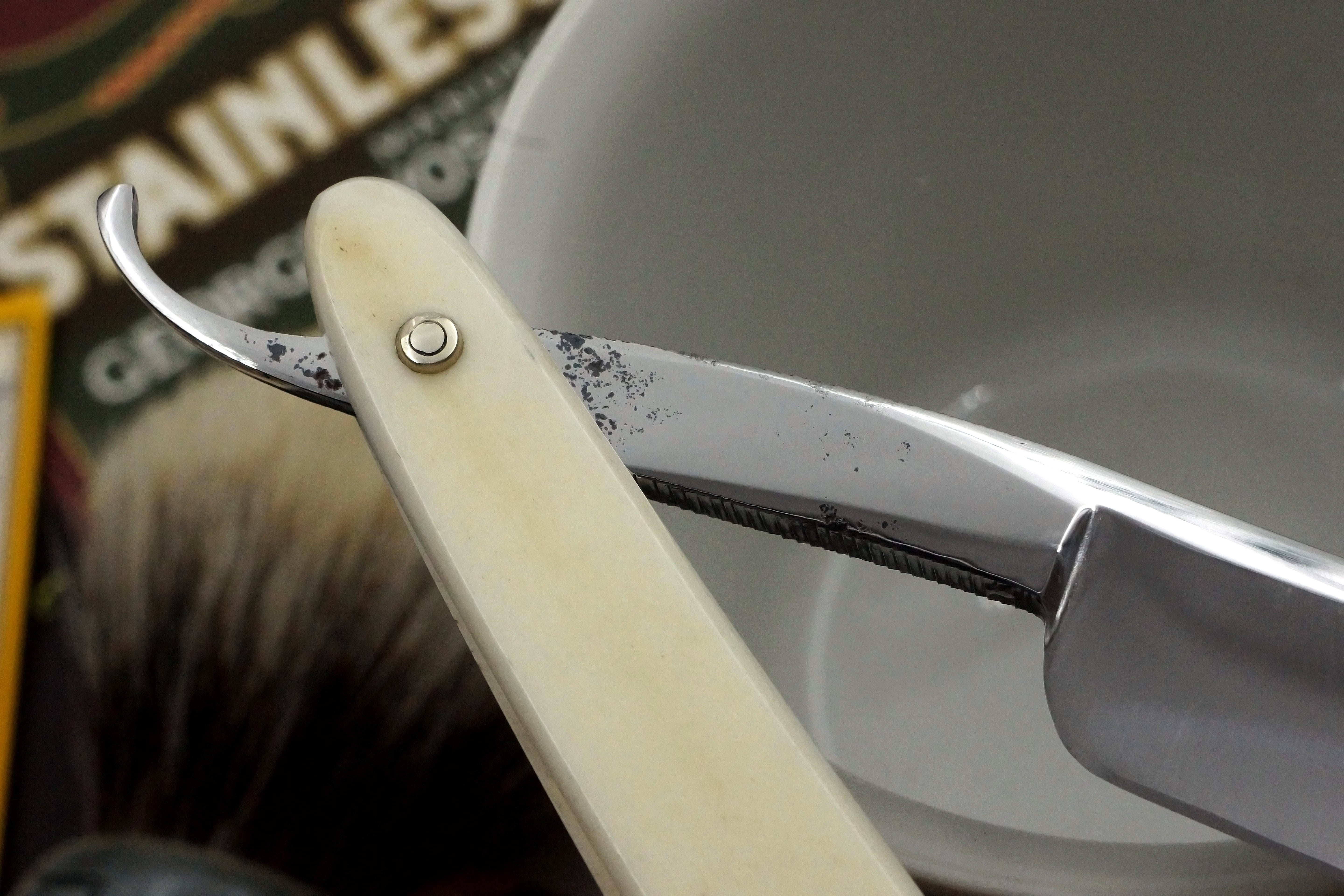 Wade & Butcher Celebrated Fine India Steel - Restored 6/8 Vintage Sheffield Straight Razor with New Bone Scales - Shave Ready