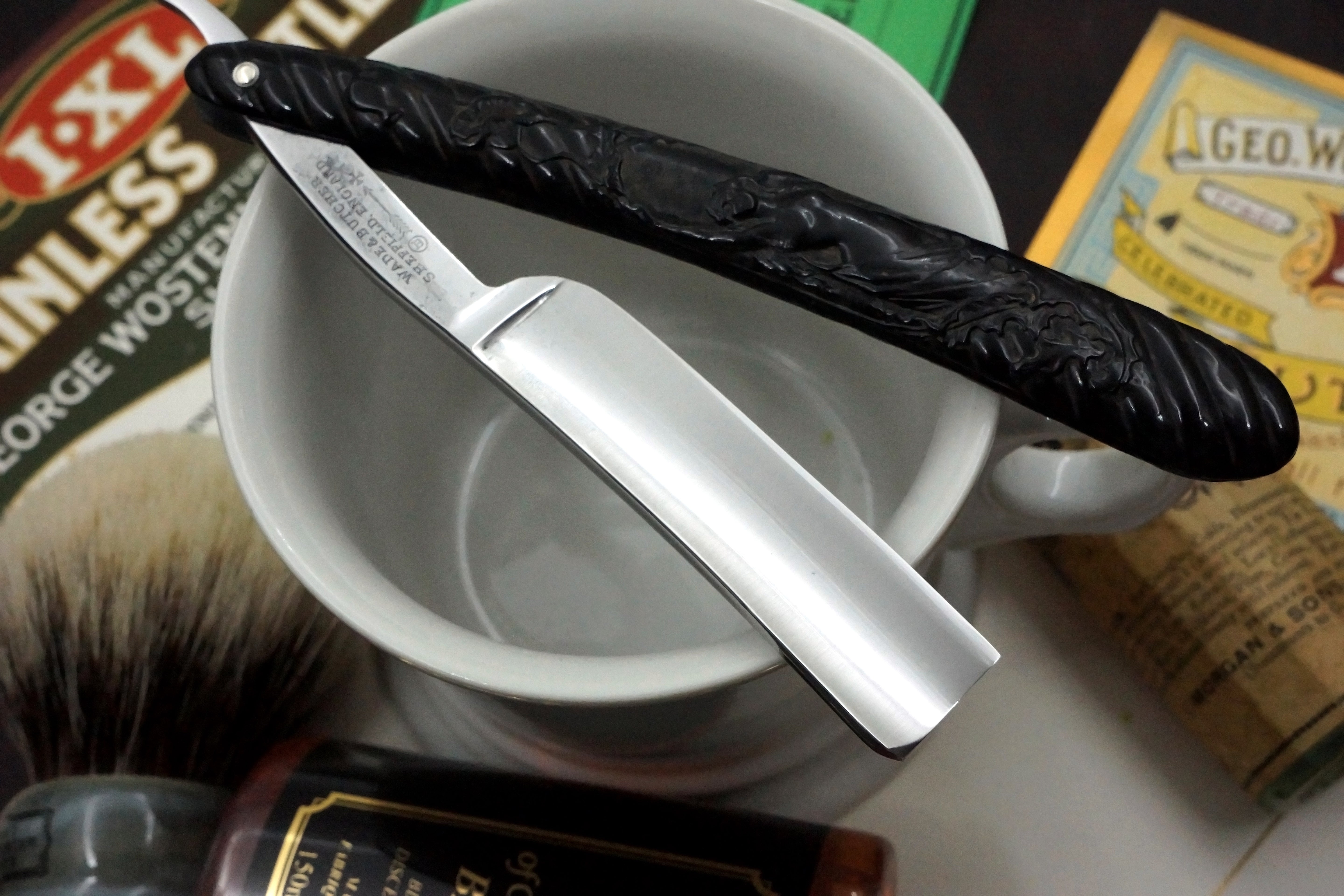 Wade & Butcher 5/8 Blade with Nude Scales Sheffield Straight Razor - Shave Ready