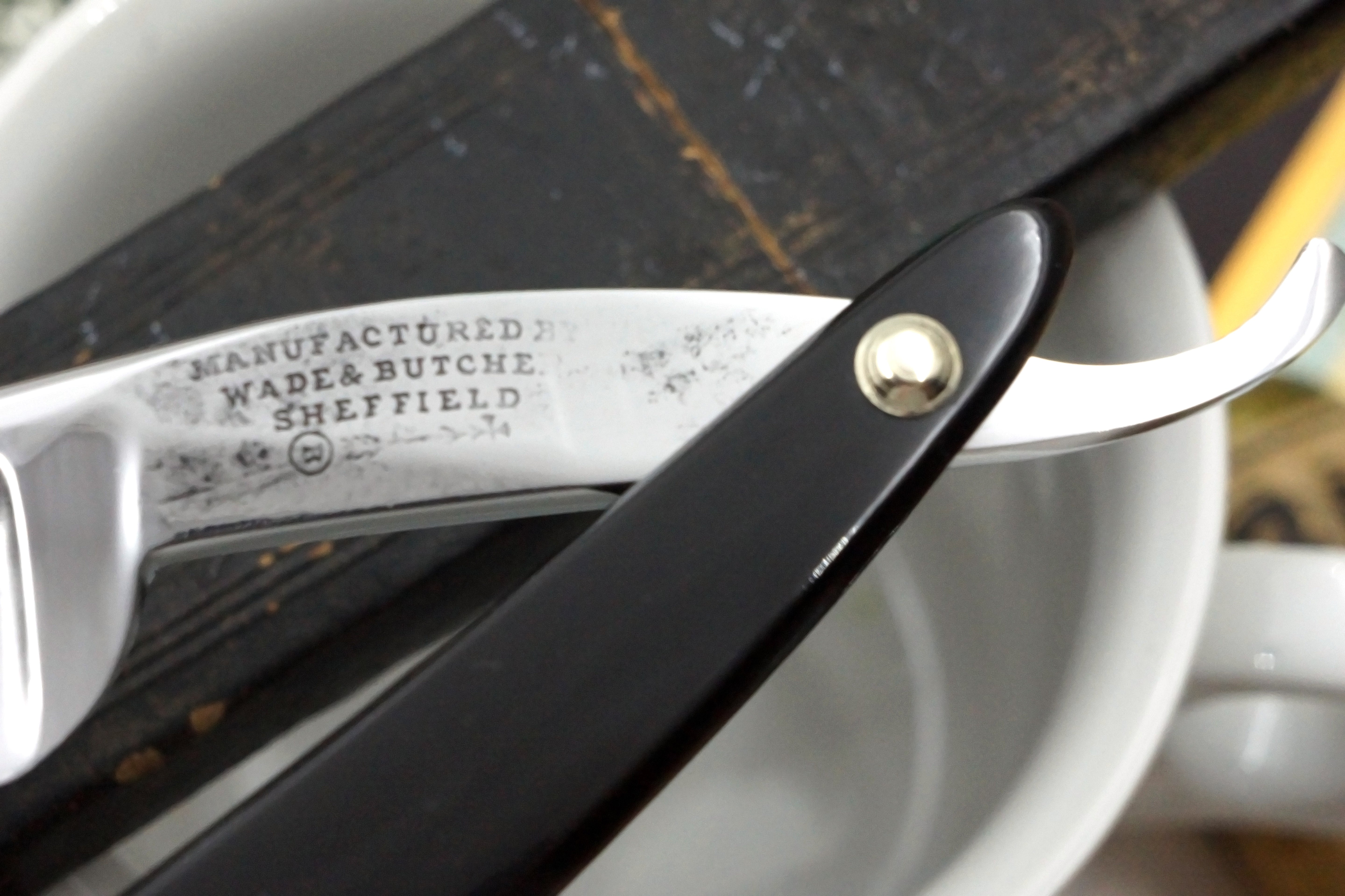 Wade & Butcher "Celebrated Extra Hollow Ground" 7/8 Blade with New Horn Scales Sheffield Straight Razor - Shave Ready