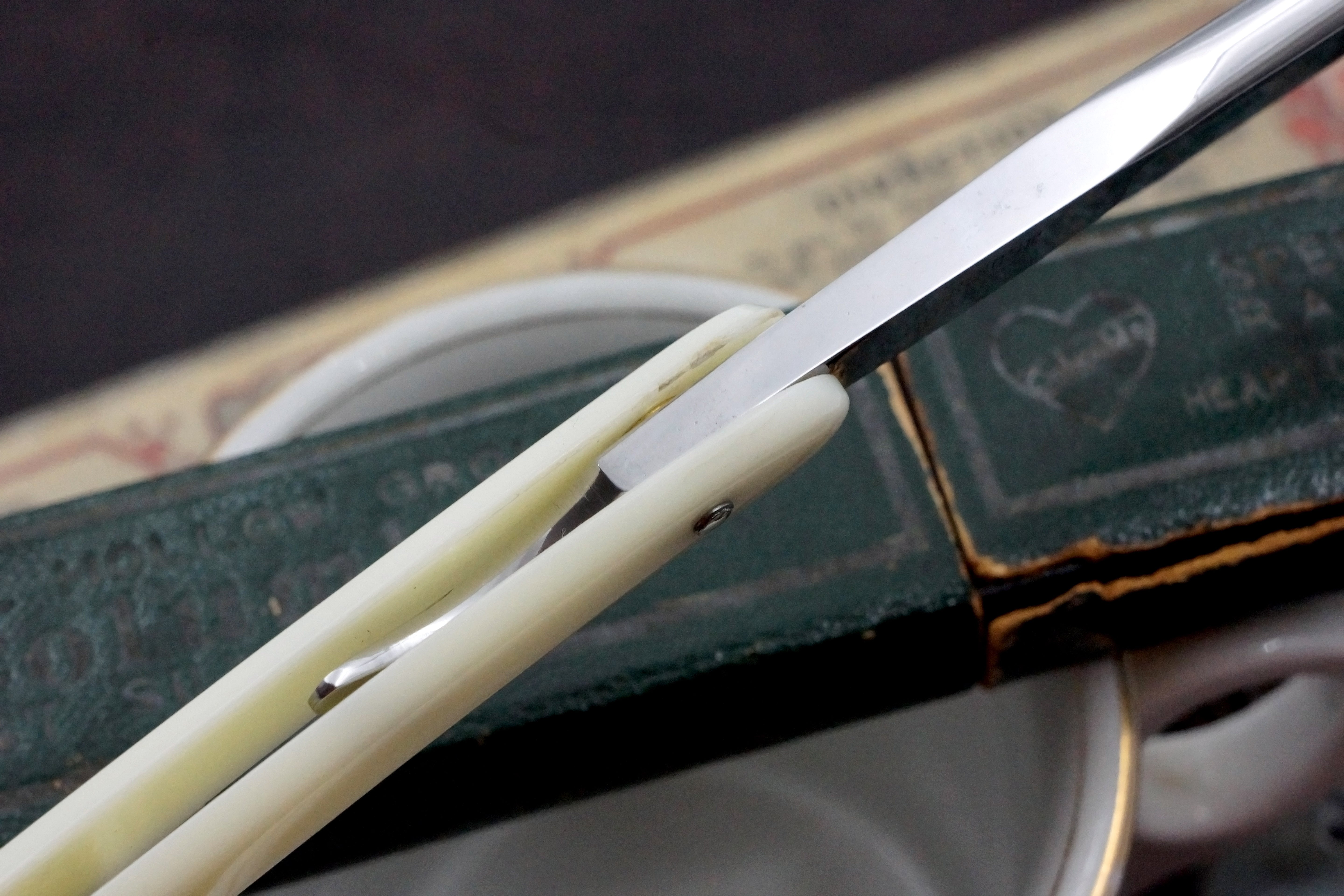 Heart Columbia Excellent Fancy Fully Restored - 6/8 Vintage Japanese Straight Razor - Shave Ready