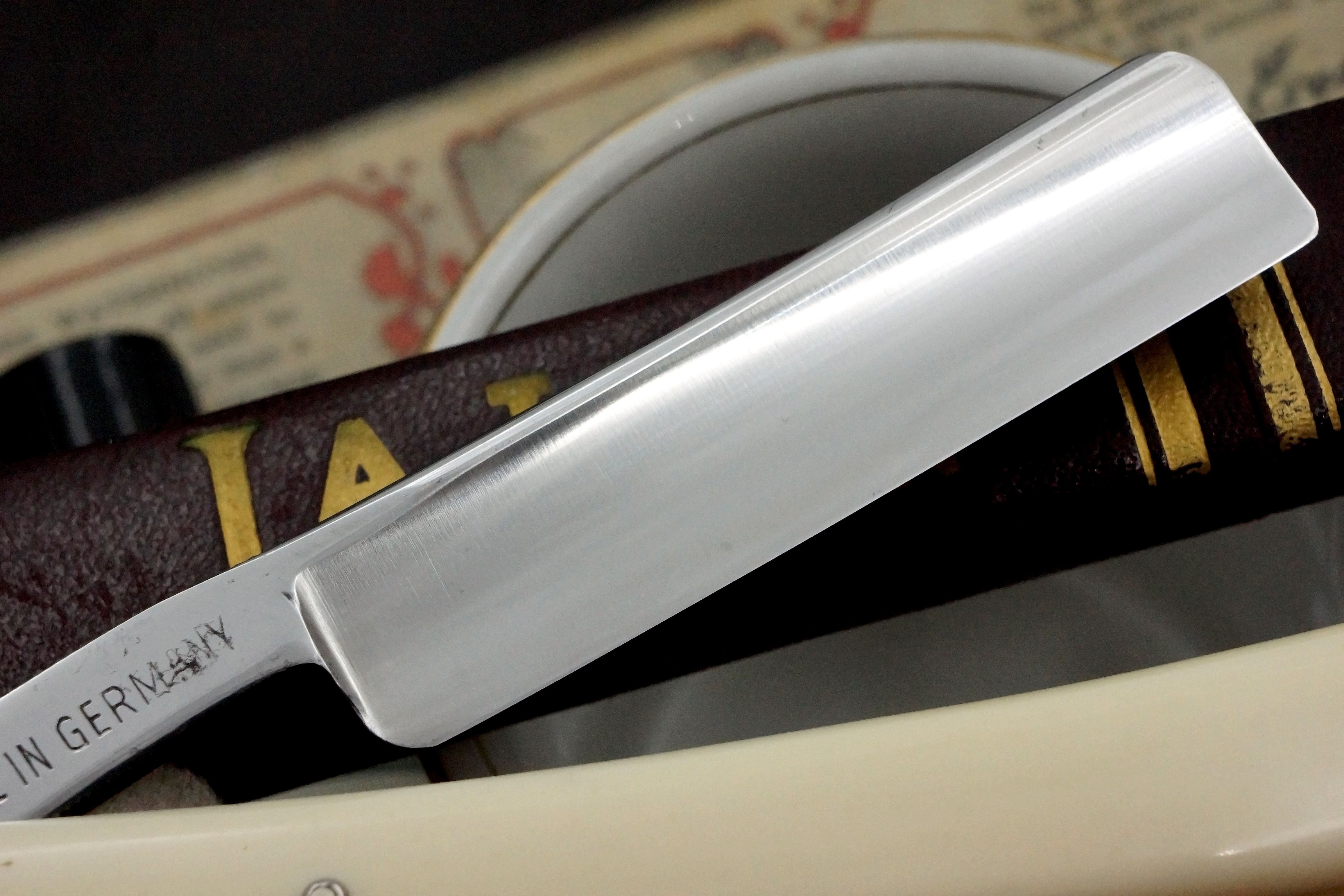 Jatco No. 302 - Near Pristine 11/16 Full Hollow Blade - Solingen Vintage Straight Razor - Shave Ready