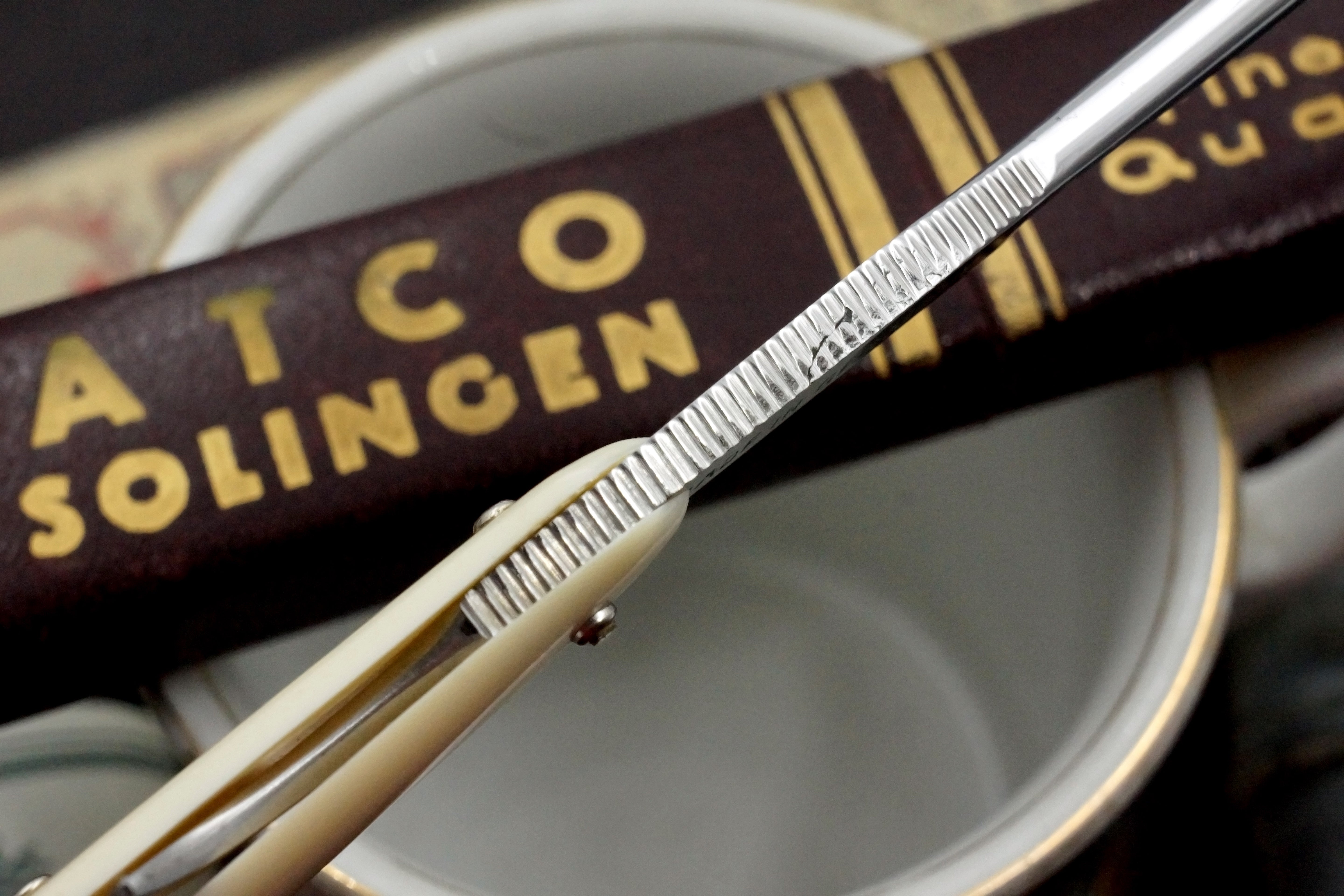 Jatco No. 302 - Near Pristine 11/16 Full Hollow Blade - Solingen Vintage Straight Razor - Shave Ready