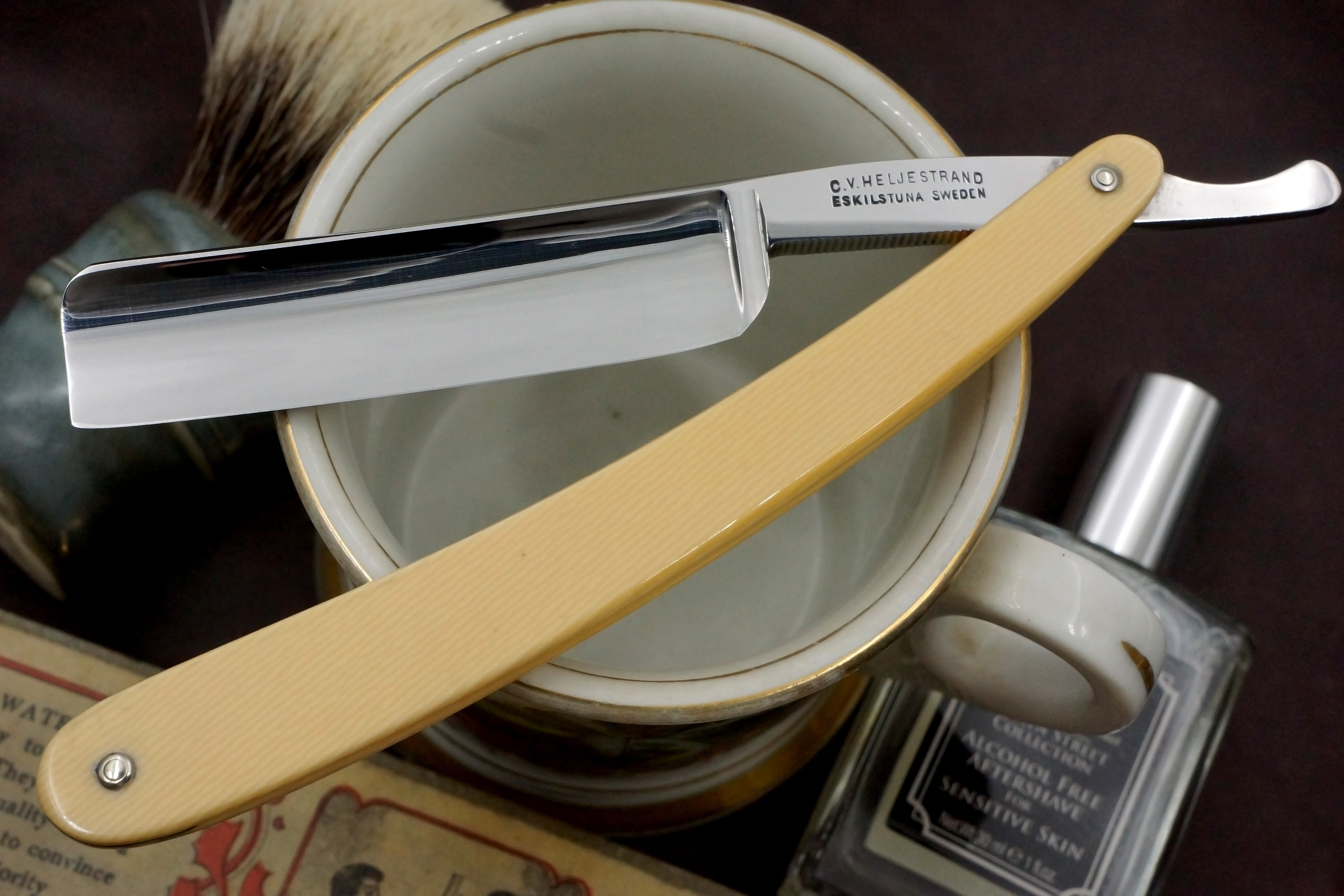 C.V. Heljestrand 6/8 - Excellent Full Hollow Vintage Swedish Straight Razor - Shave Ready