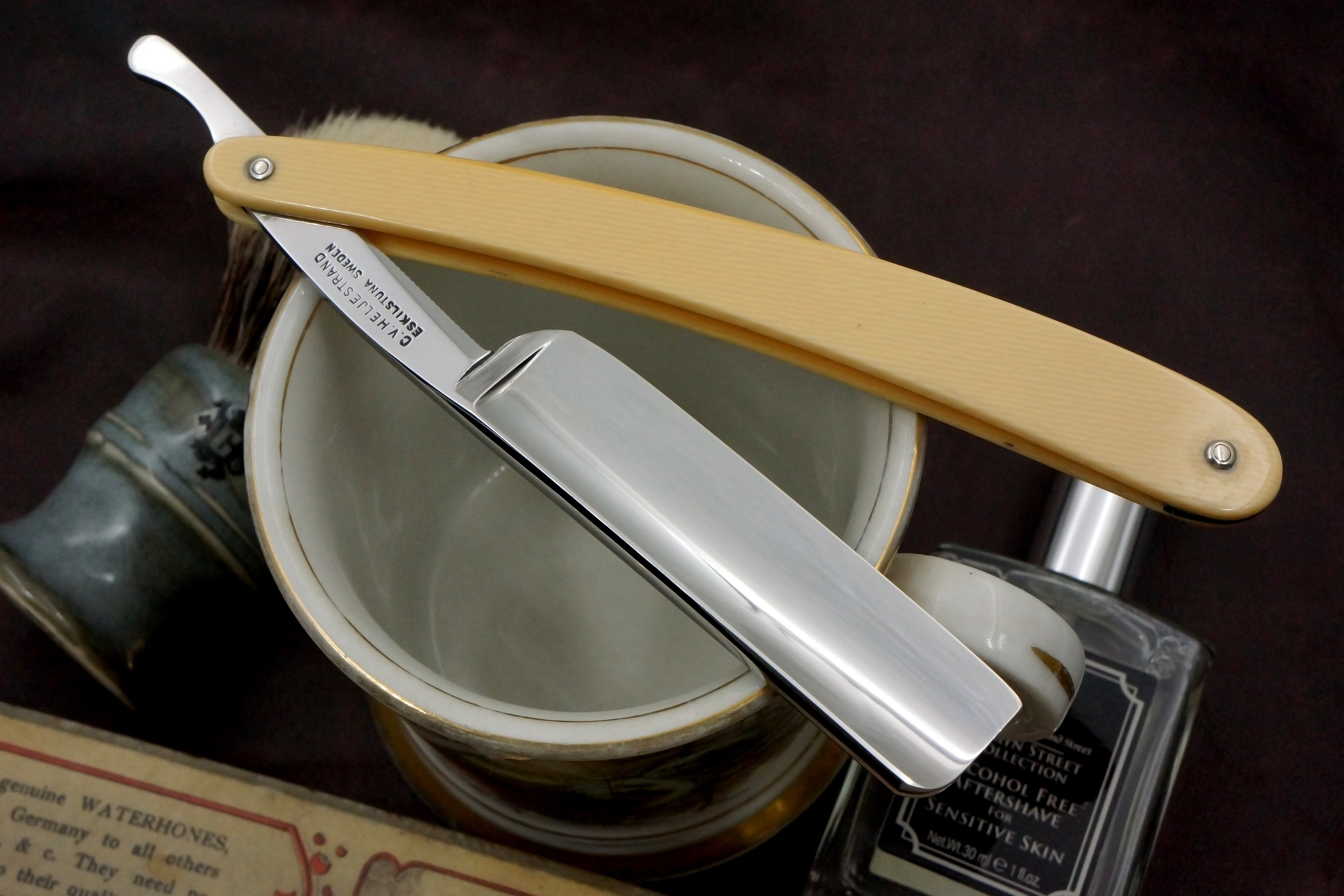 C.V. Heljestrand 6/8 - Excellent Full Hollow Vintage Swedish Straight Razor - Shave Ready