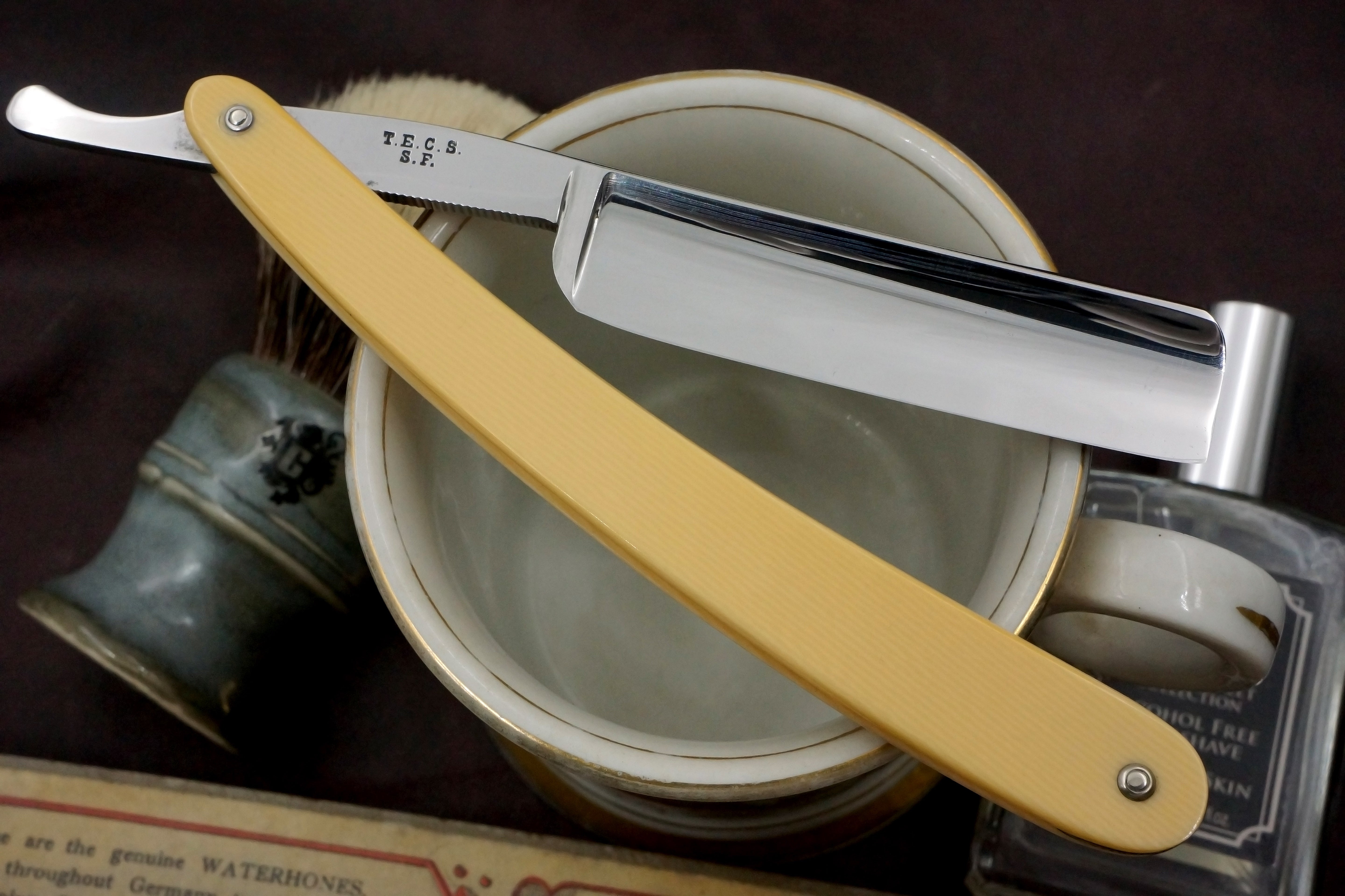 C.V. Heljestrand 6/8 - Excellent Full Hollow Vintage Swedish Straight Razor - Shave Ready