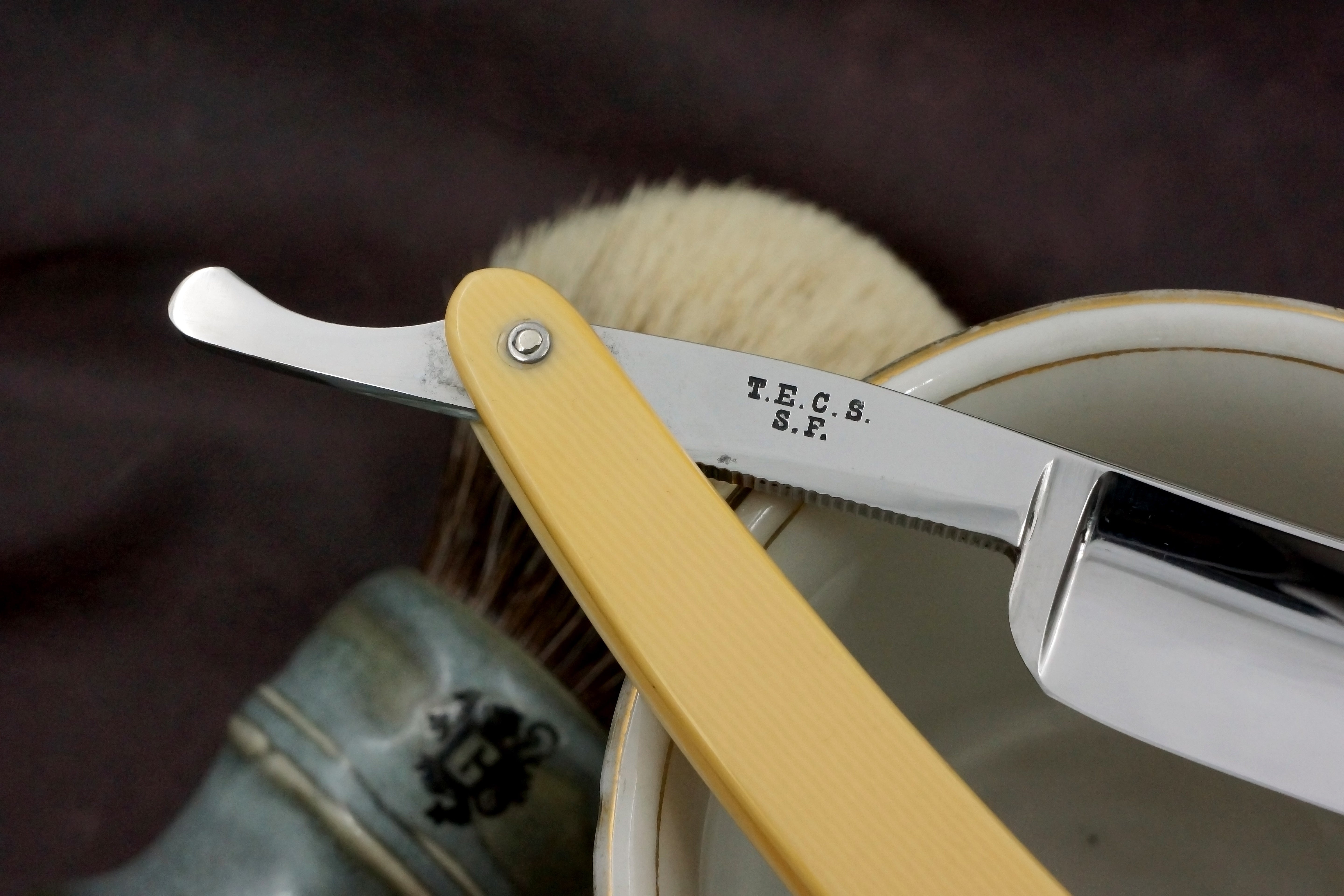 C.V. Heljestrand 6/8 - Excellent Full Hollow Vintage Swedish Straight Razor - Shave Ready