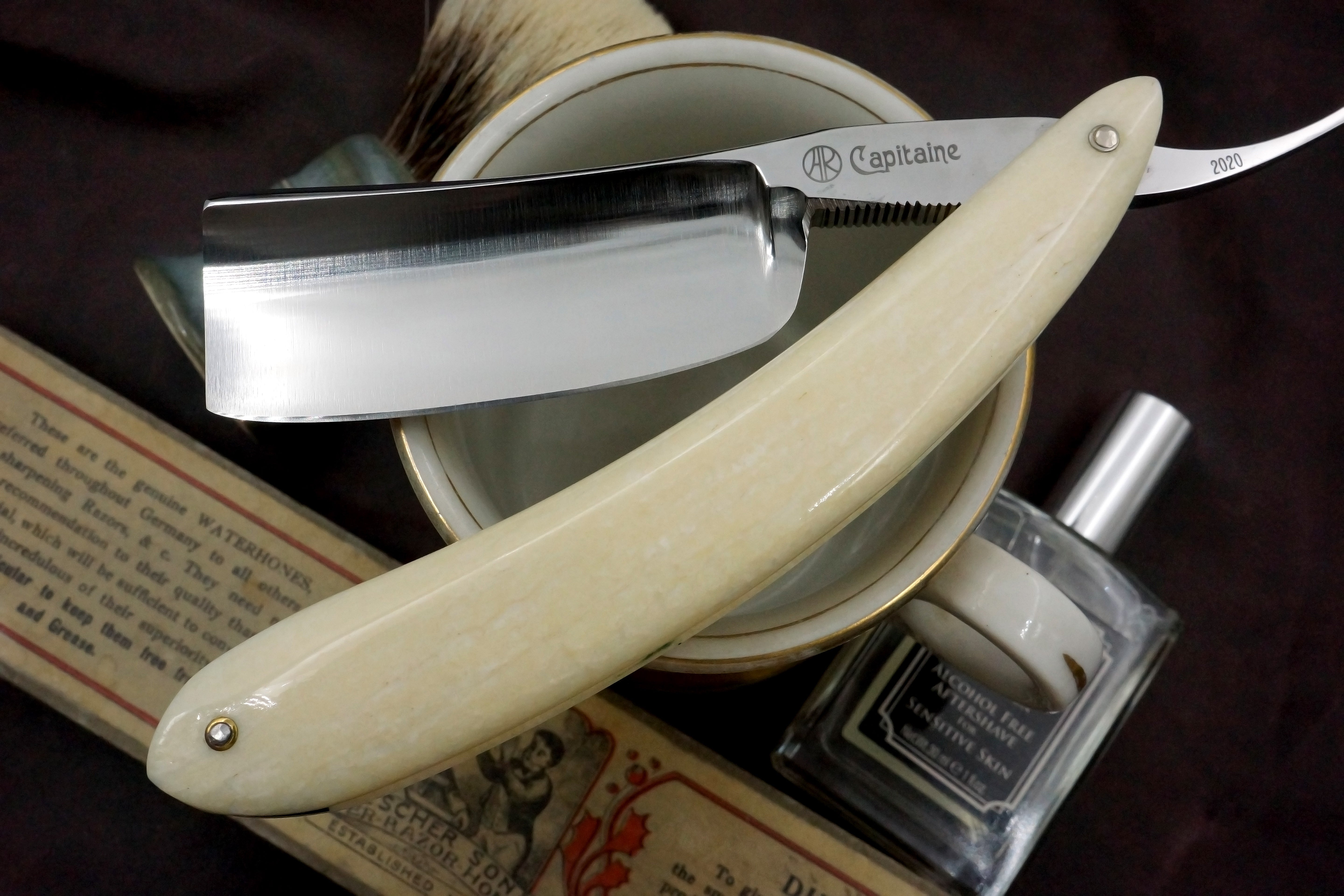 Art Razor Capitaine 19/16 Full Hollow Blade - Preowned Custom Straight Razor with Bone Scales - Shave Ready