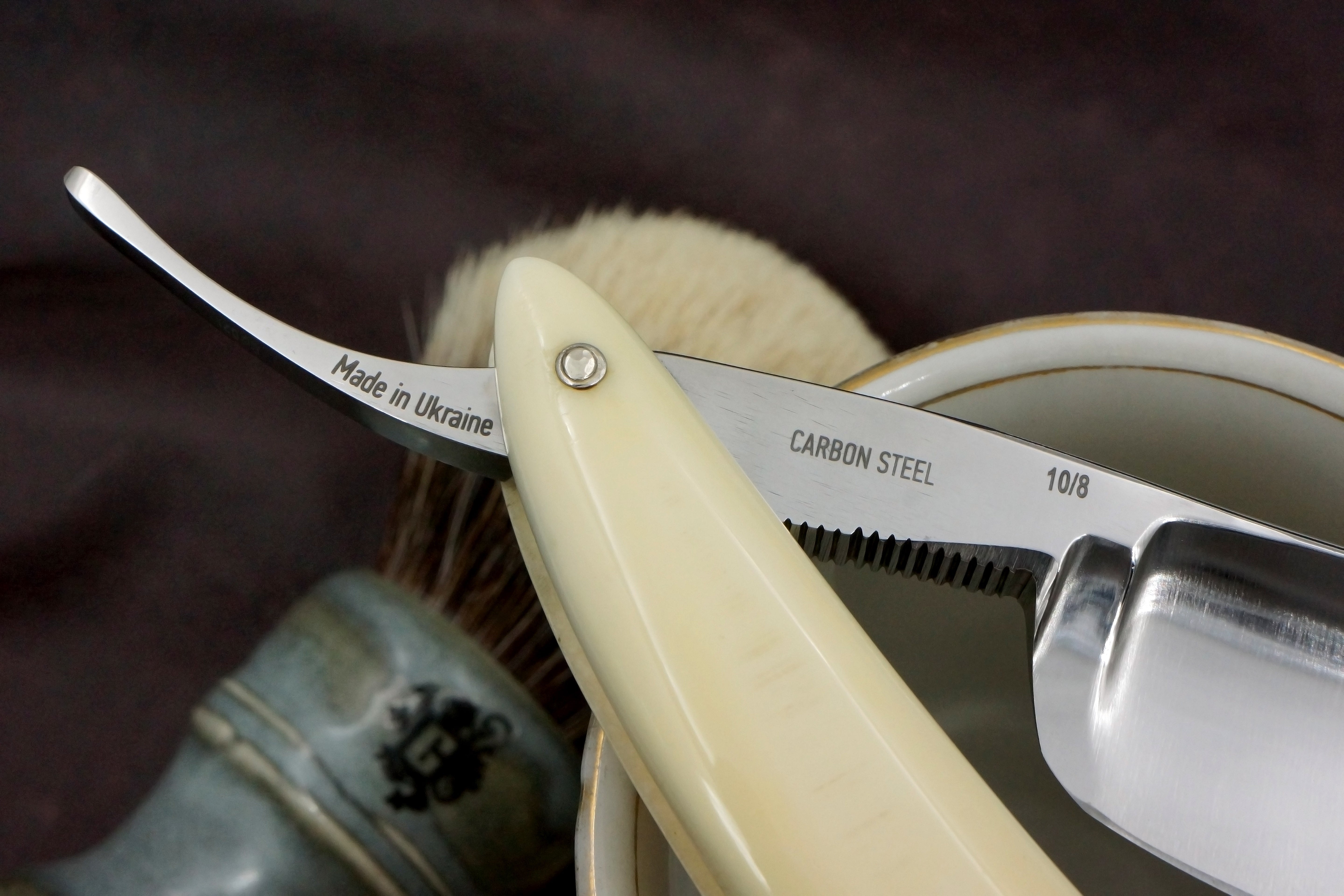 Art Razor Capitaine 19/16 Full Hollow Blade - Preowned Custom Straight Razor with Bone Scales - Shave Ready