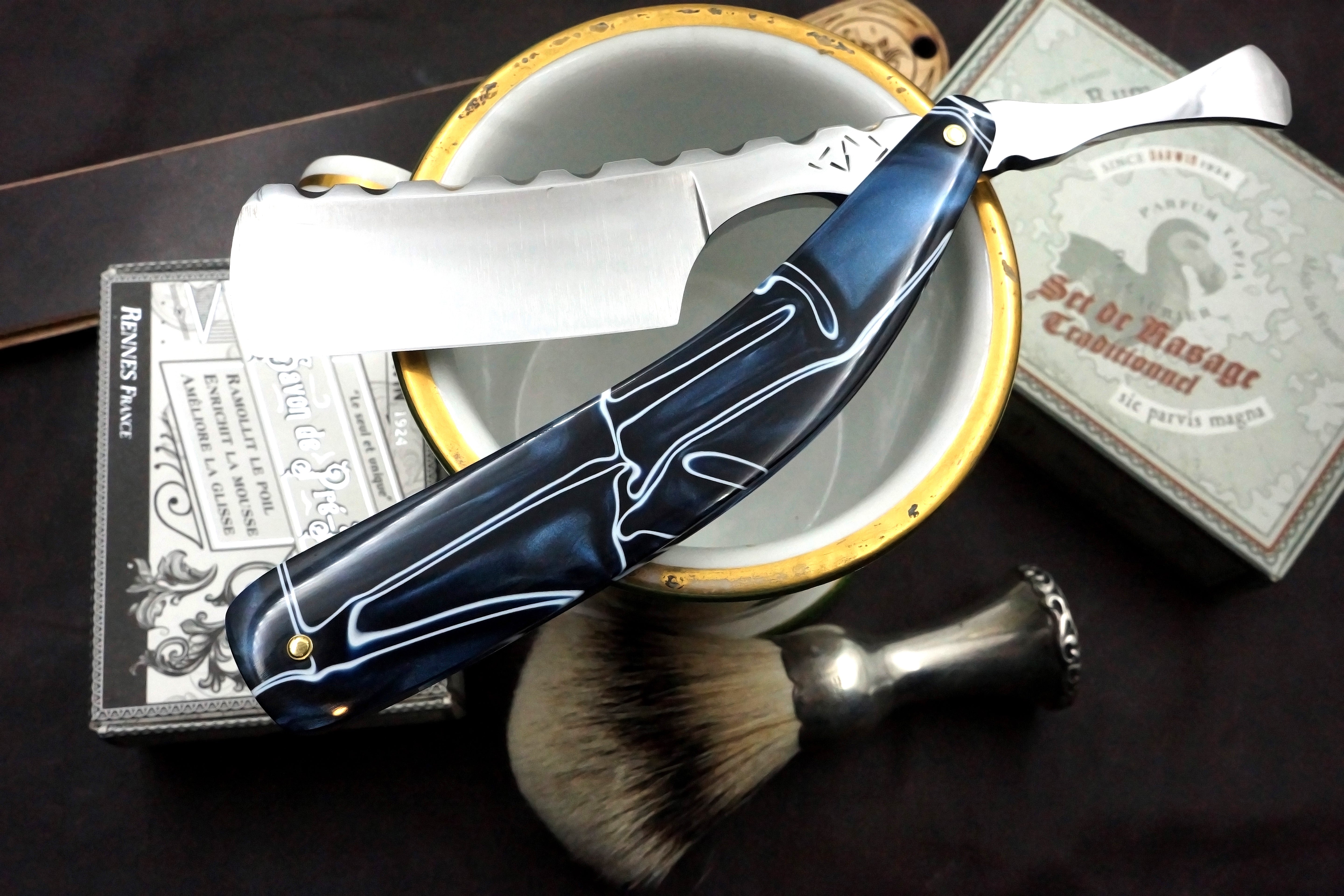 Snail Forge 8/8 Quarter Hollow Blade with Fancy Grind - Preowned Custom Straight Razor - Shave Ready