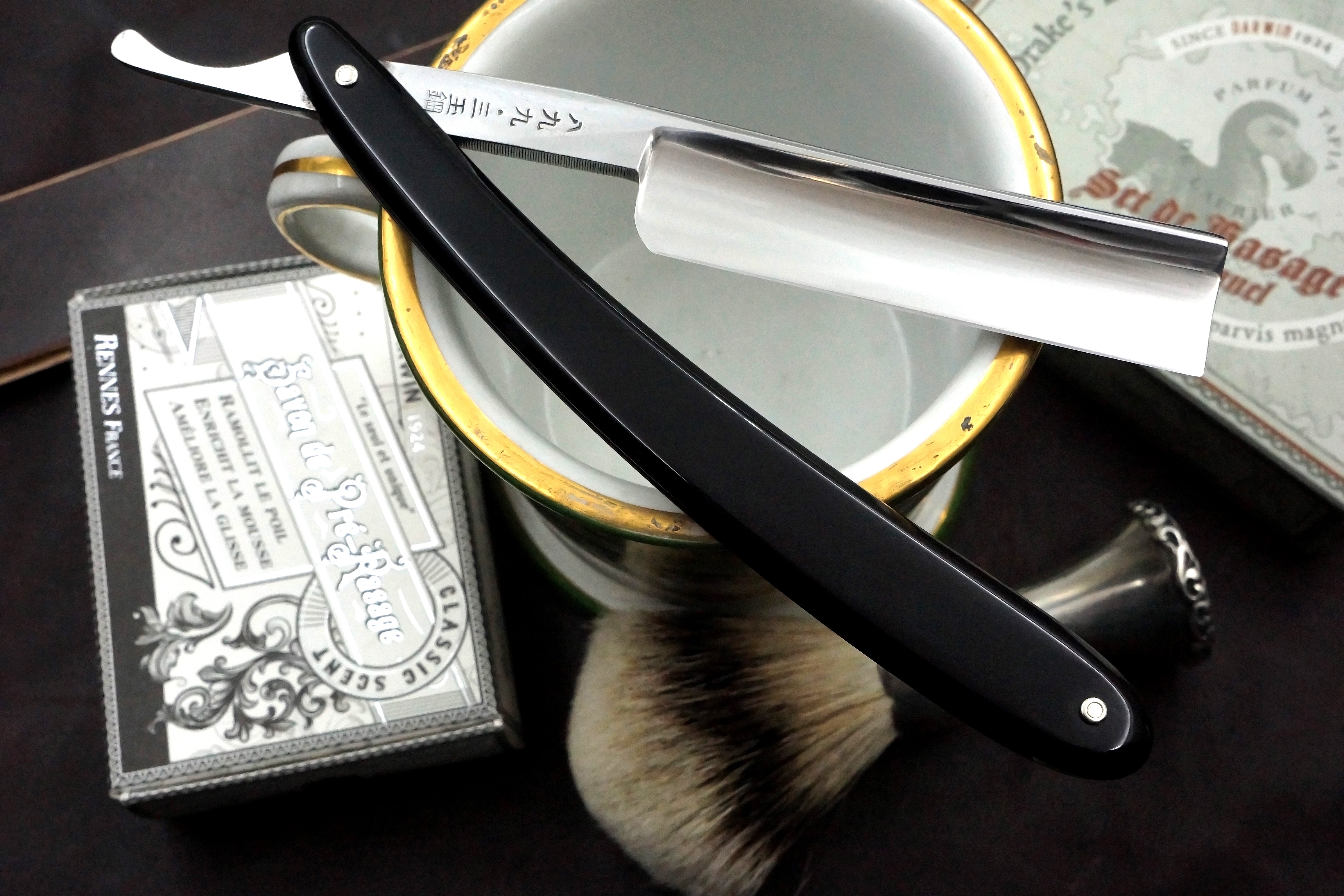 Iwasaki Tamahagane Rare Fully Restored - 6/8 Full Hollow Western Vintage Japanese Straight Razor - Shave Ready