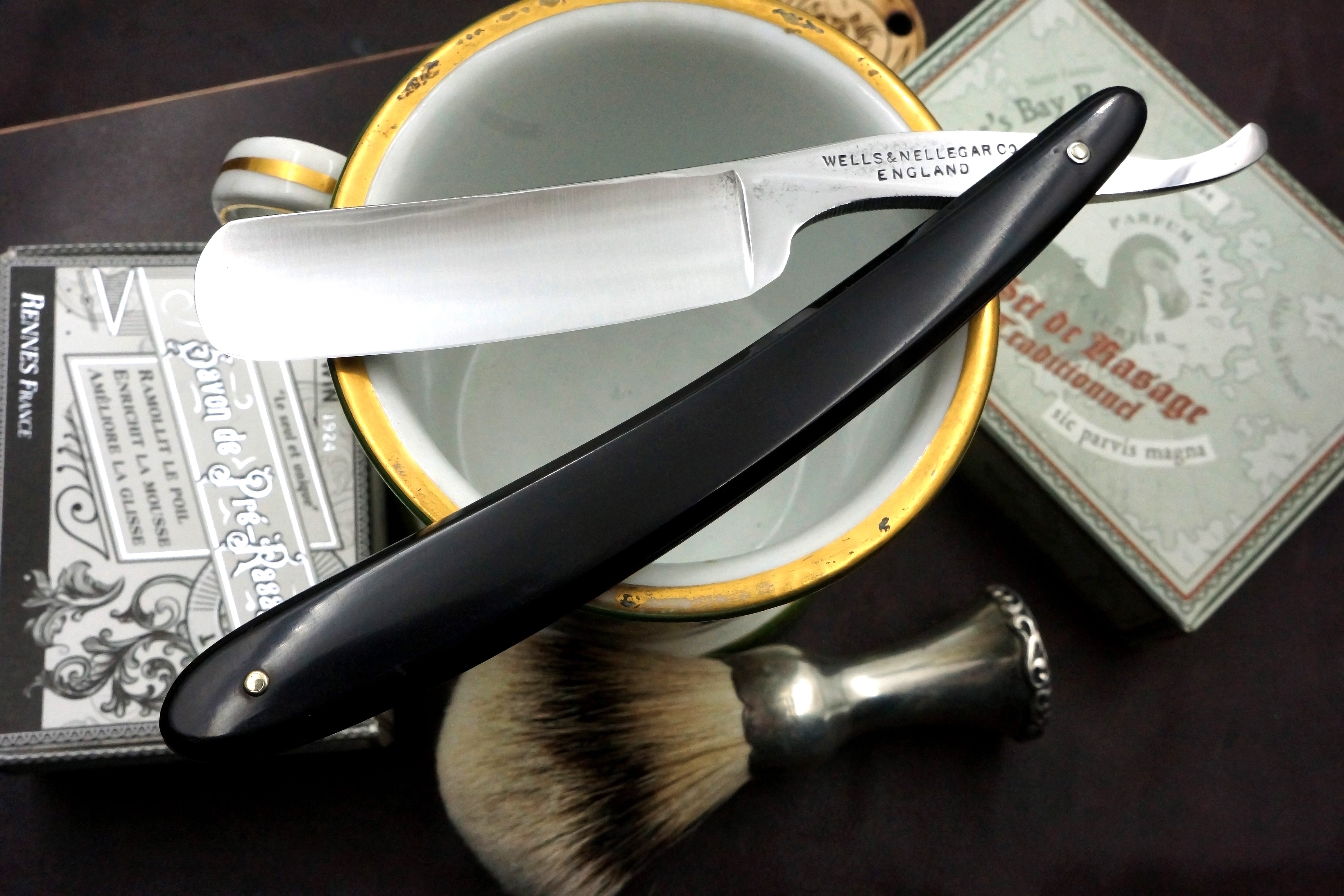 Wells & Nellegar - Restored 6/8 Vintage Sheffield Straight Razor  - Shave Ready