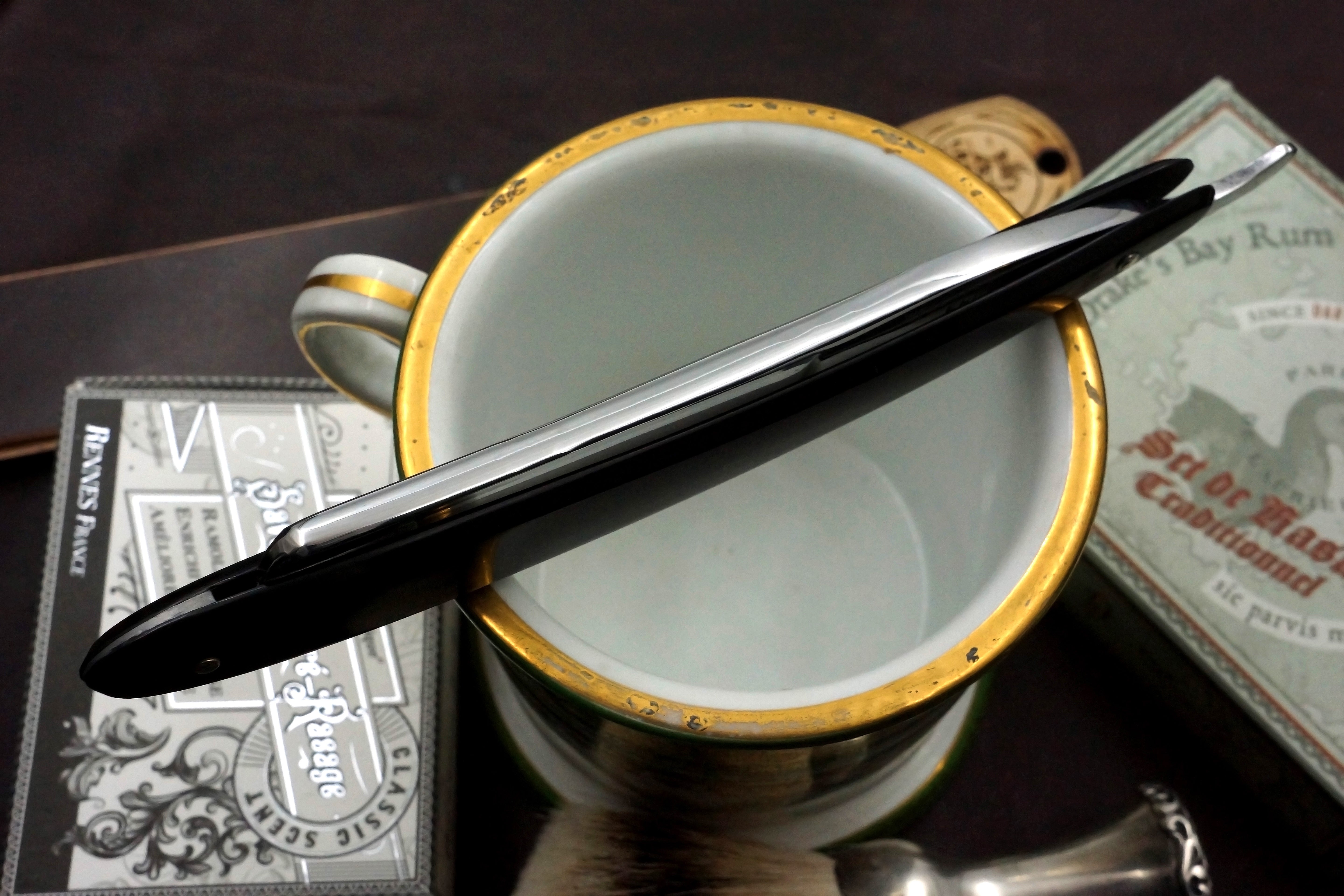 Wells & Nellegar - Restored 6/8 Vintage Sheffield Straight Razor  - Shave Ready