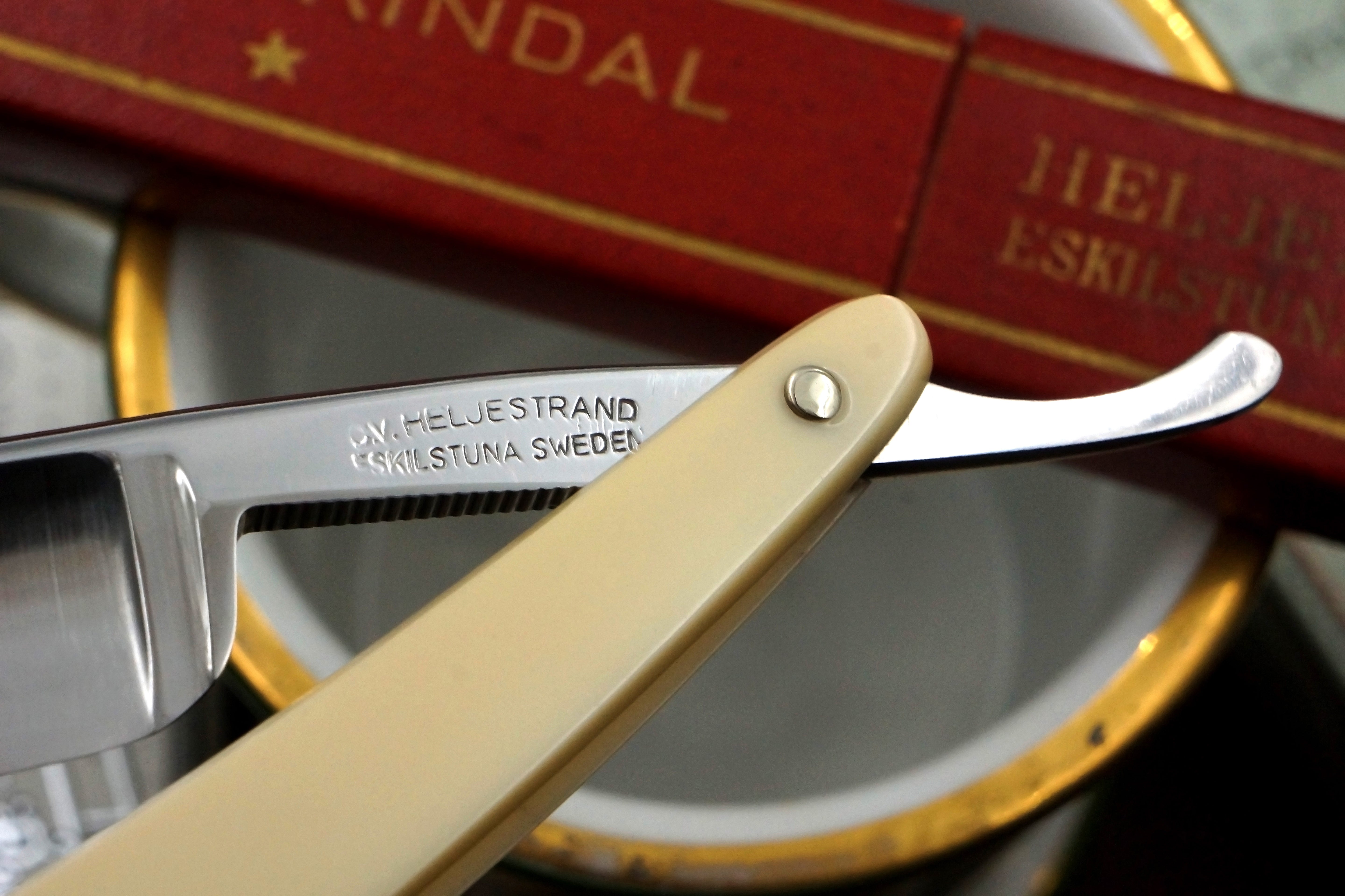 C.V. Heljestrand Royal Kindal 6/8 Near Pristine Swedish Straight Razor - Shave Ready