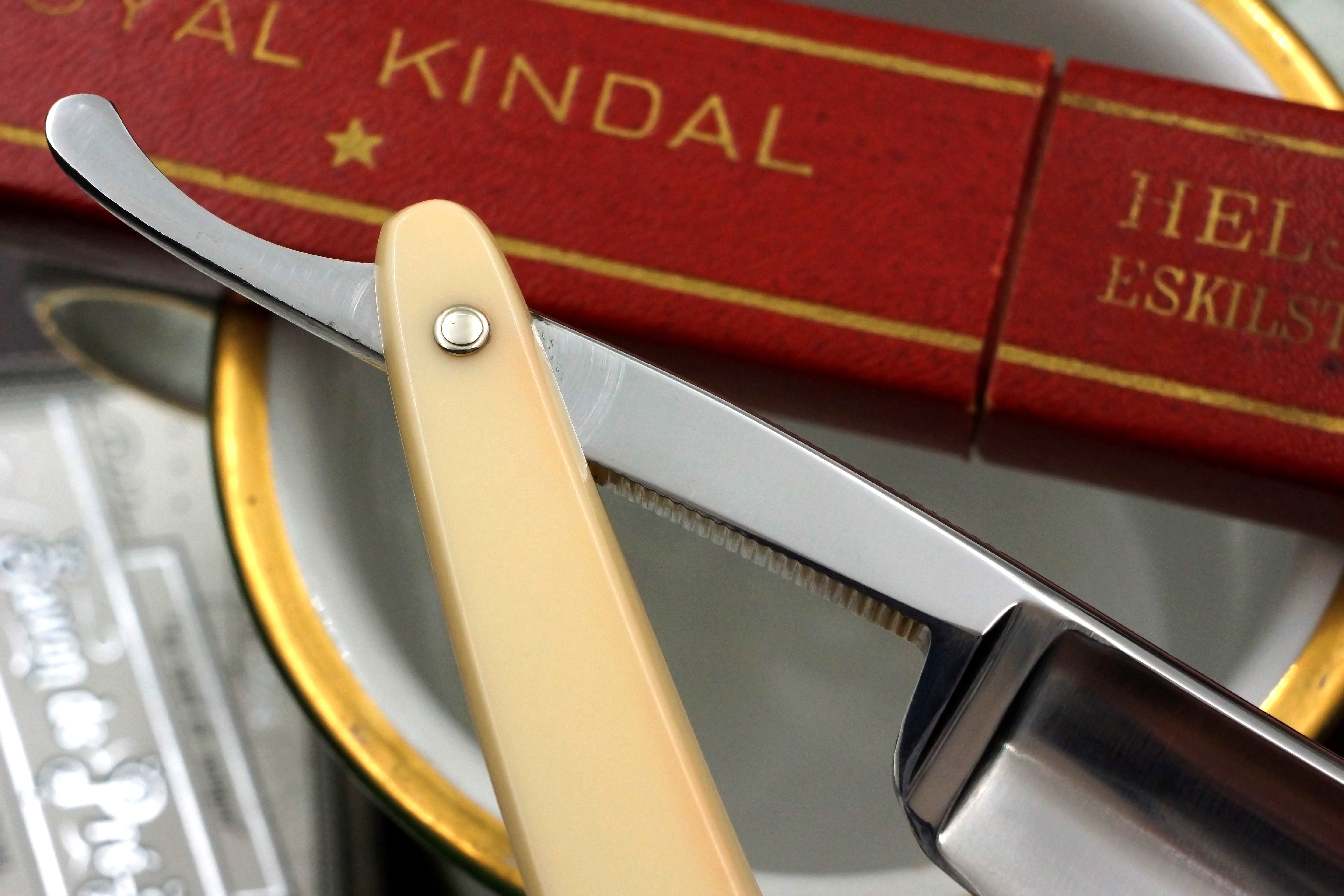 C.V. Heljestrand Royal Kindal 6/8 Near Pristine Swedish Straight Razor - Shave Ready