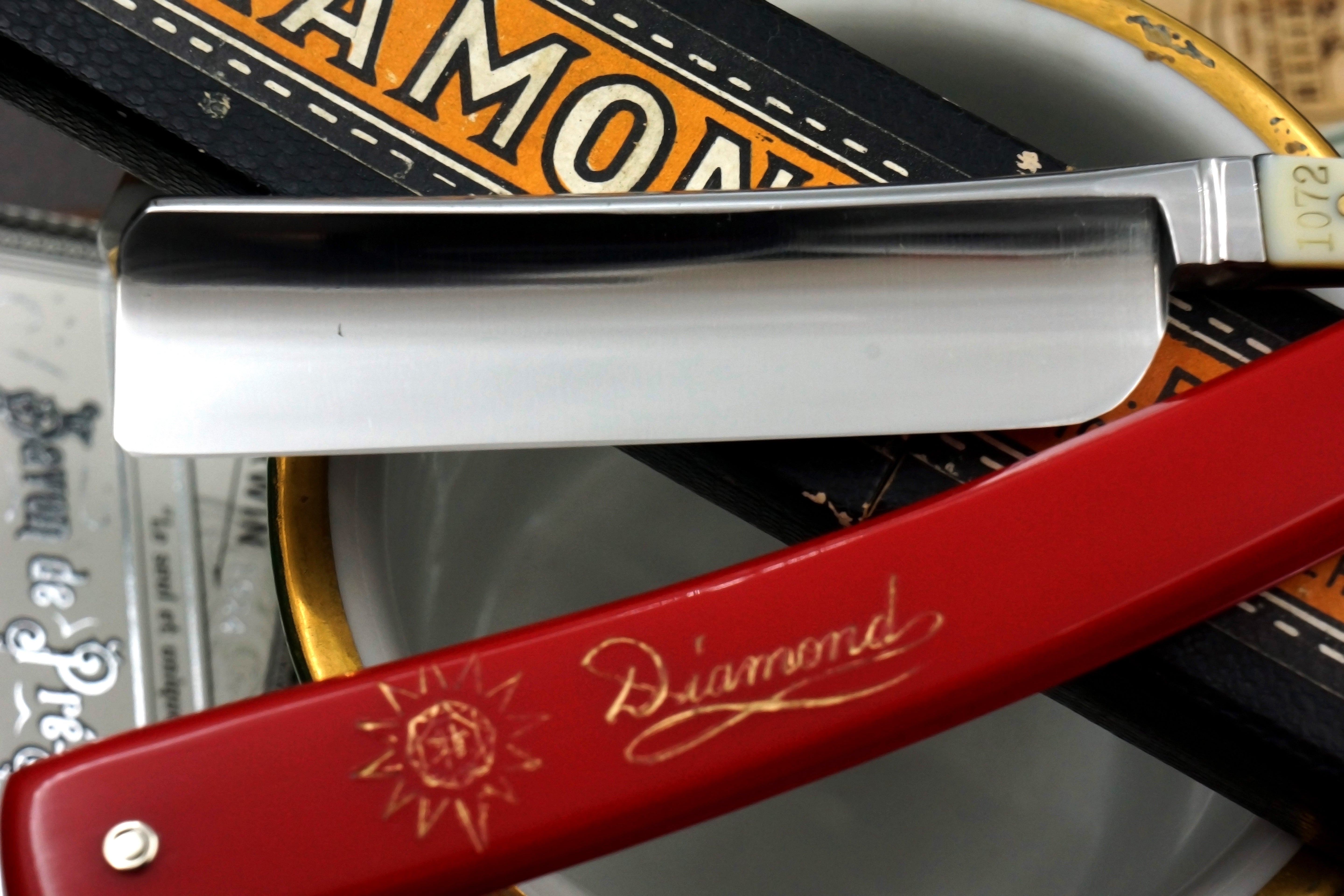 H. Diamond & Co. 1072 Very Fancy Clad Tang - 6/8 Near Pristine Vintage Japanese Straight Razor - Shave Ready