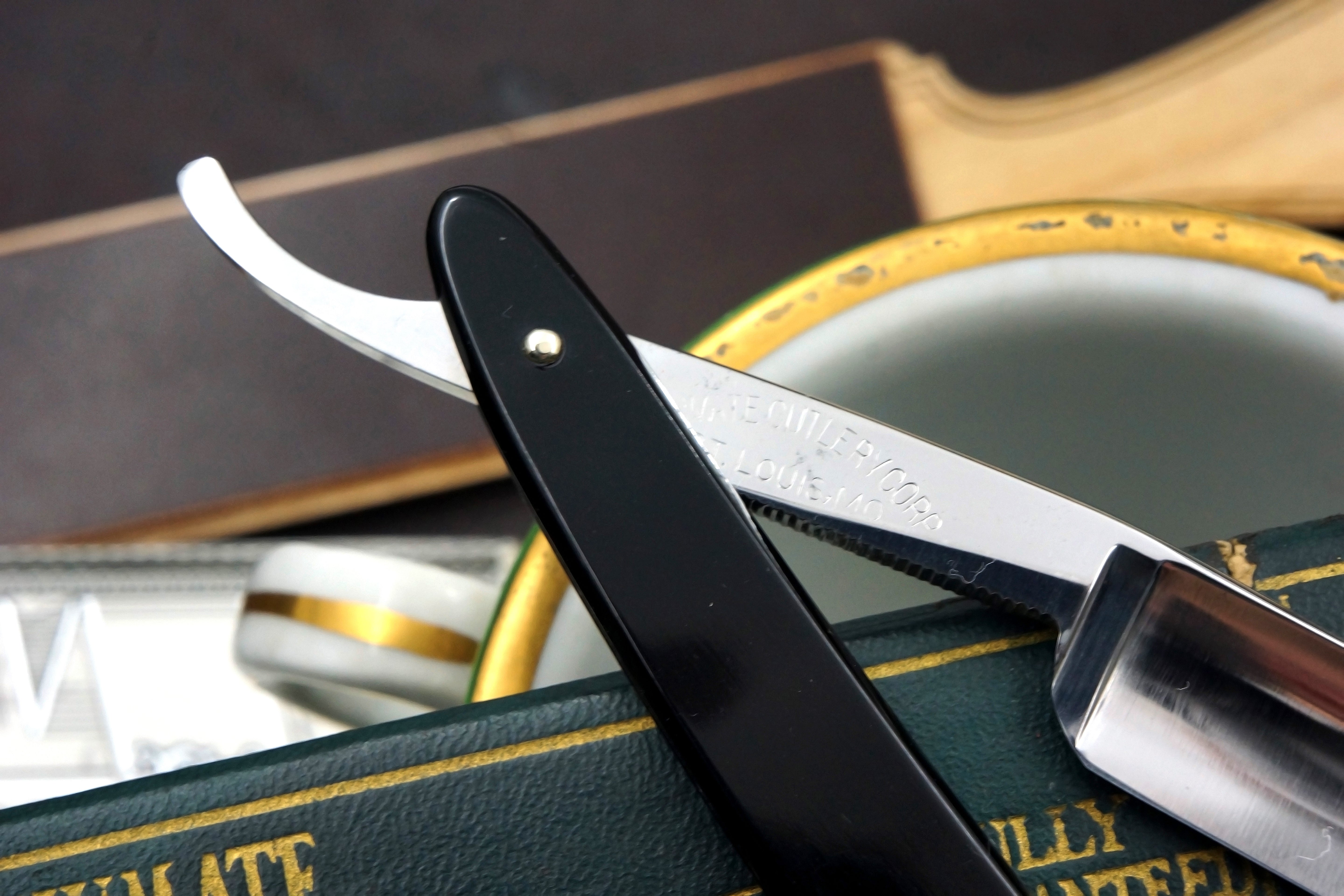 Shumate Cutlery Co. Tungsteel- 9/16 Like New Vintage St. Louis Straight Razor - Shave Ready