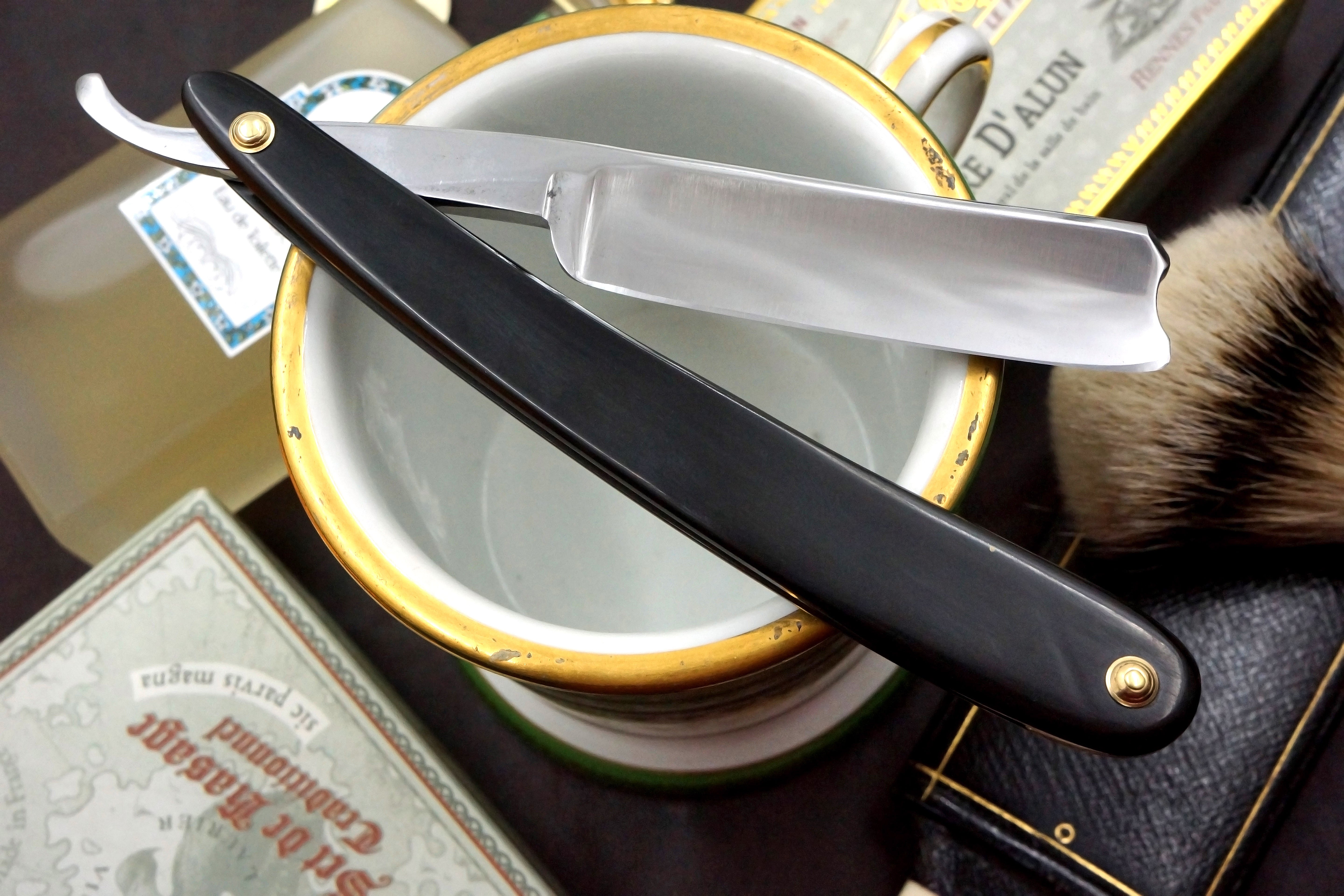 Wade & Butcher "Hollow Ground" 6/8 Blade with New Horn Scales Sheffield Straight Razor - Shave Ready