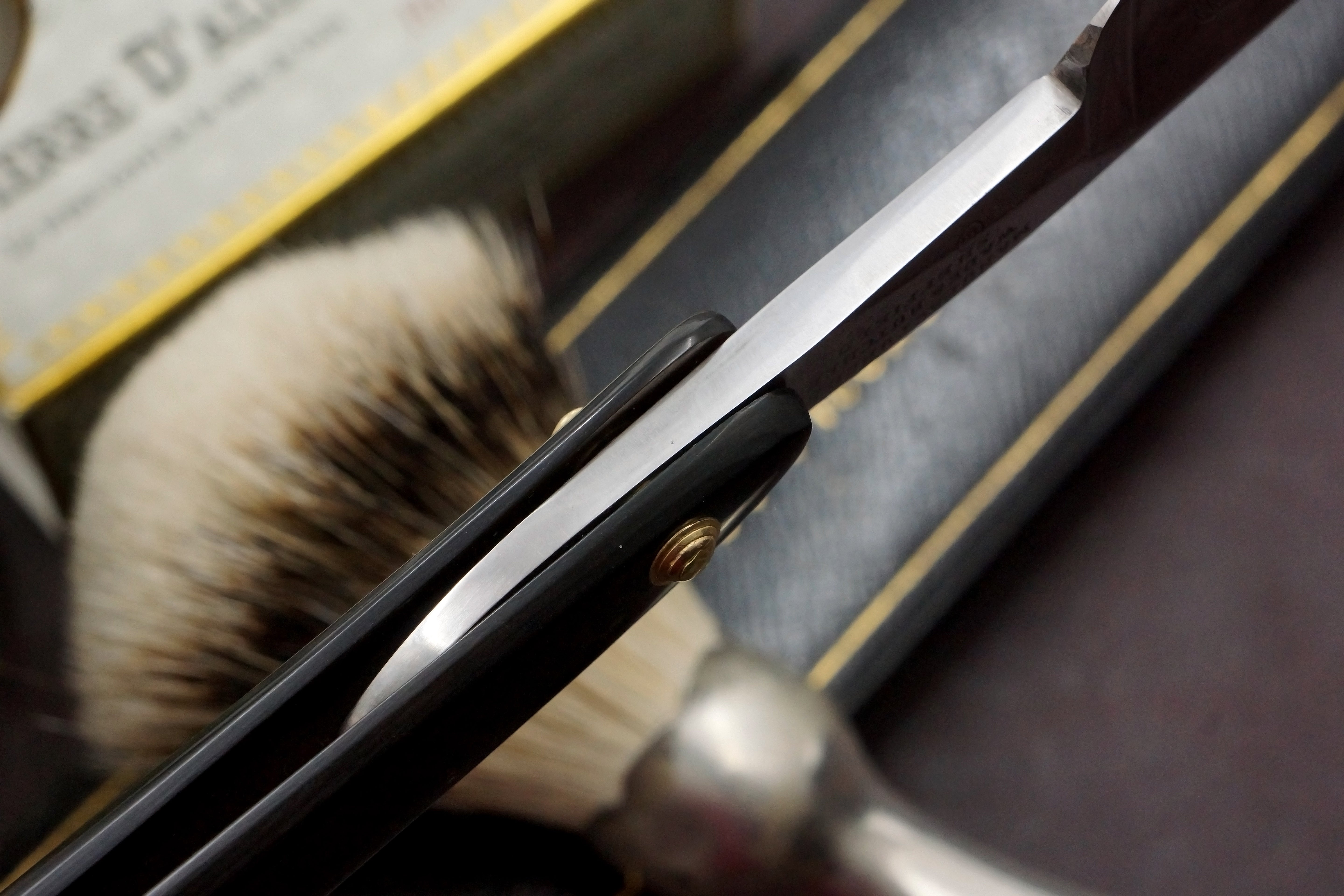 Wade & Butcher "Hollow Ground" 6/8 Blade with New Horn Scales Sheffield Straight Razor - Shave Ready