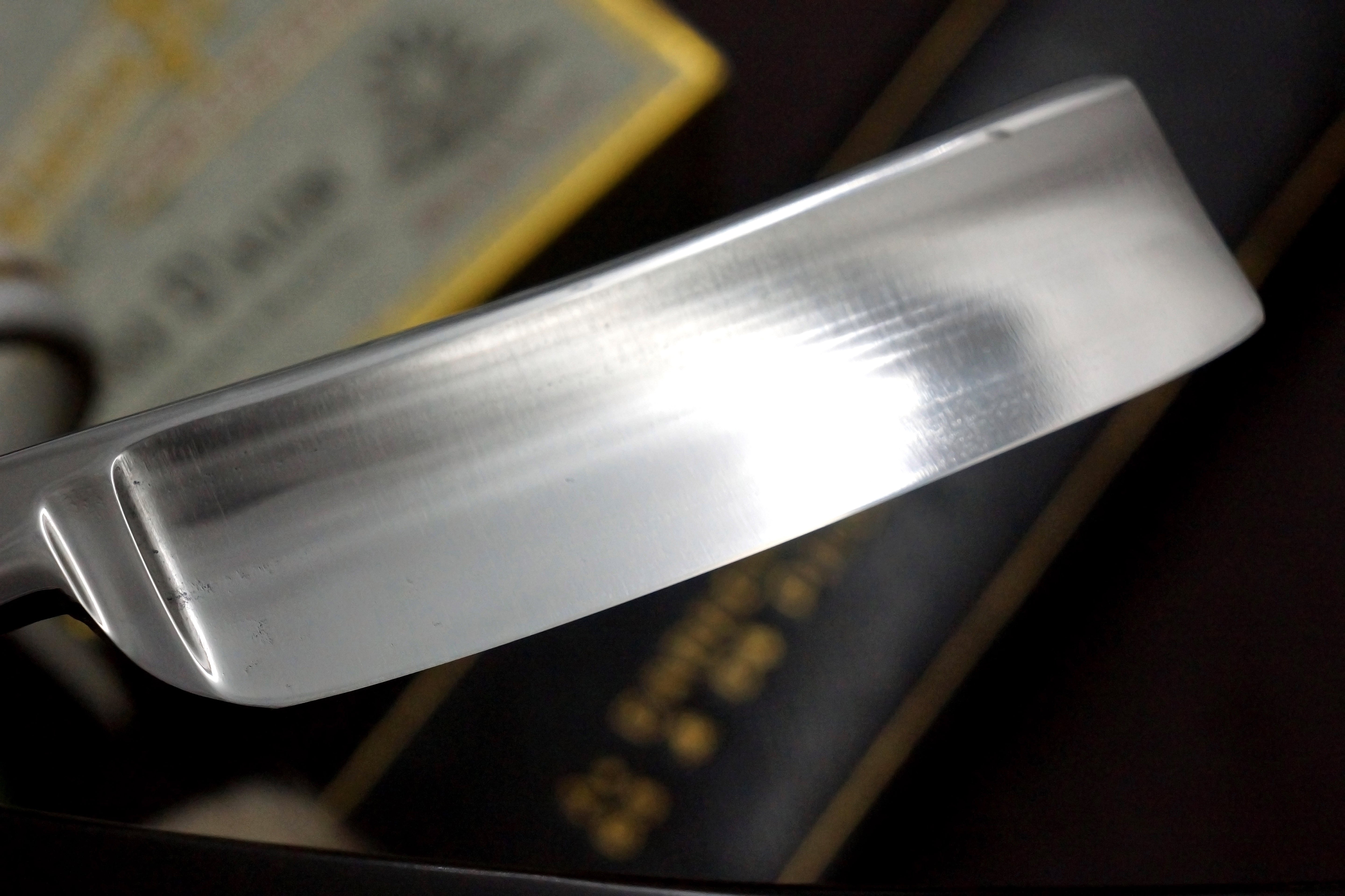 Wade & Butcher "Celebrated Extra Hollow Ground" 7/8 Blade with New Horn Scales Sheffield Straight Razor - Shave Ready