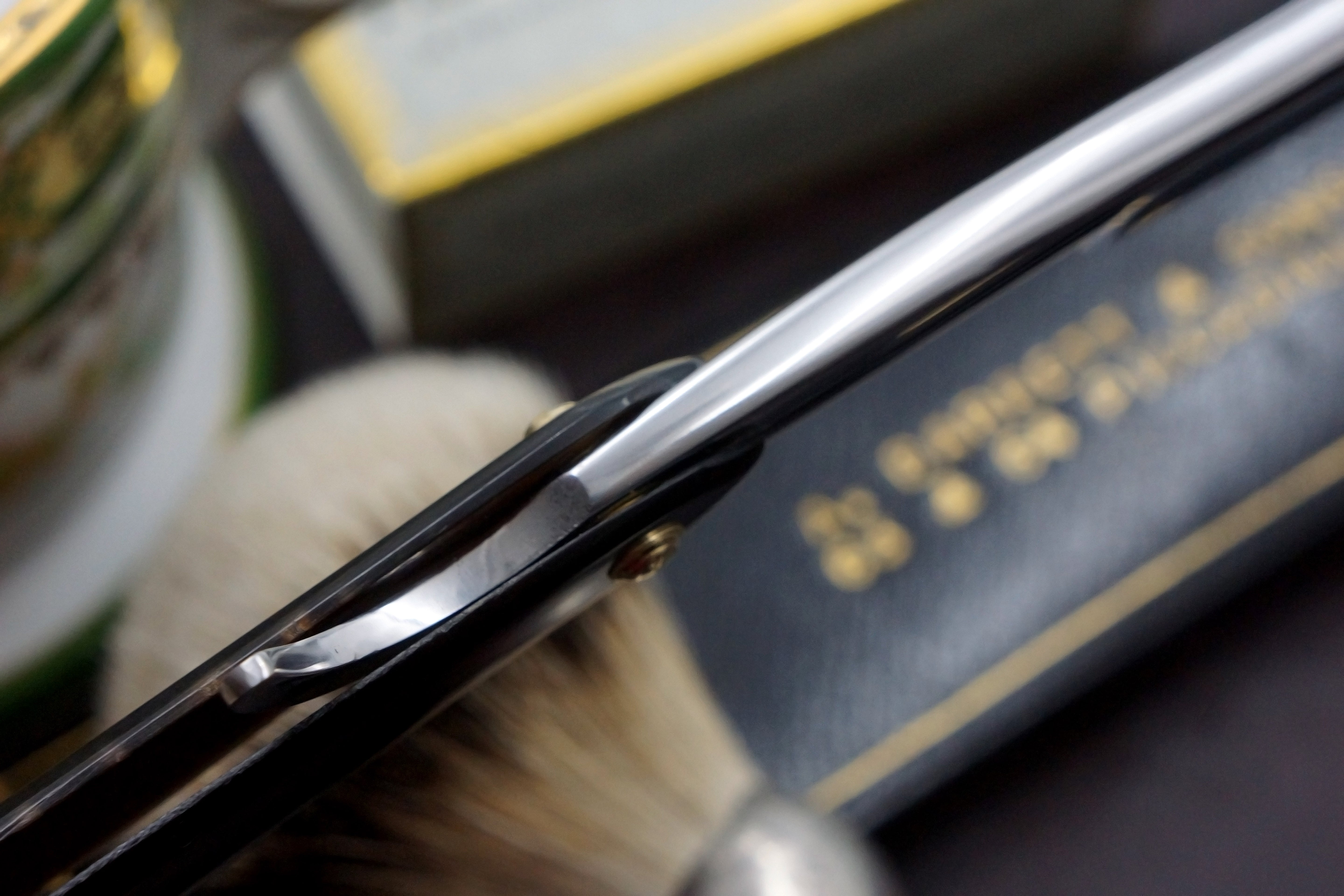 Wade & Butcher "Celebrated Extra Hollow Ground" 7/8 Blade with New Horn Scales Sheffield Straight Razor - Shave Ready