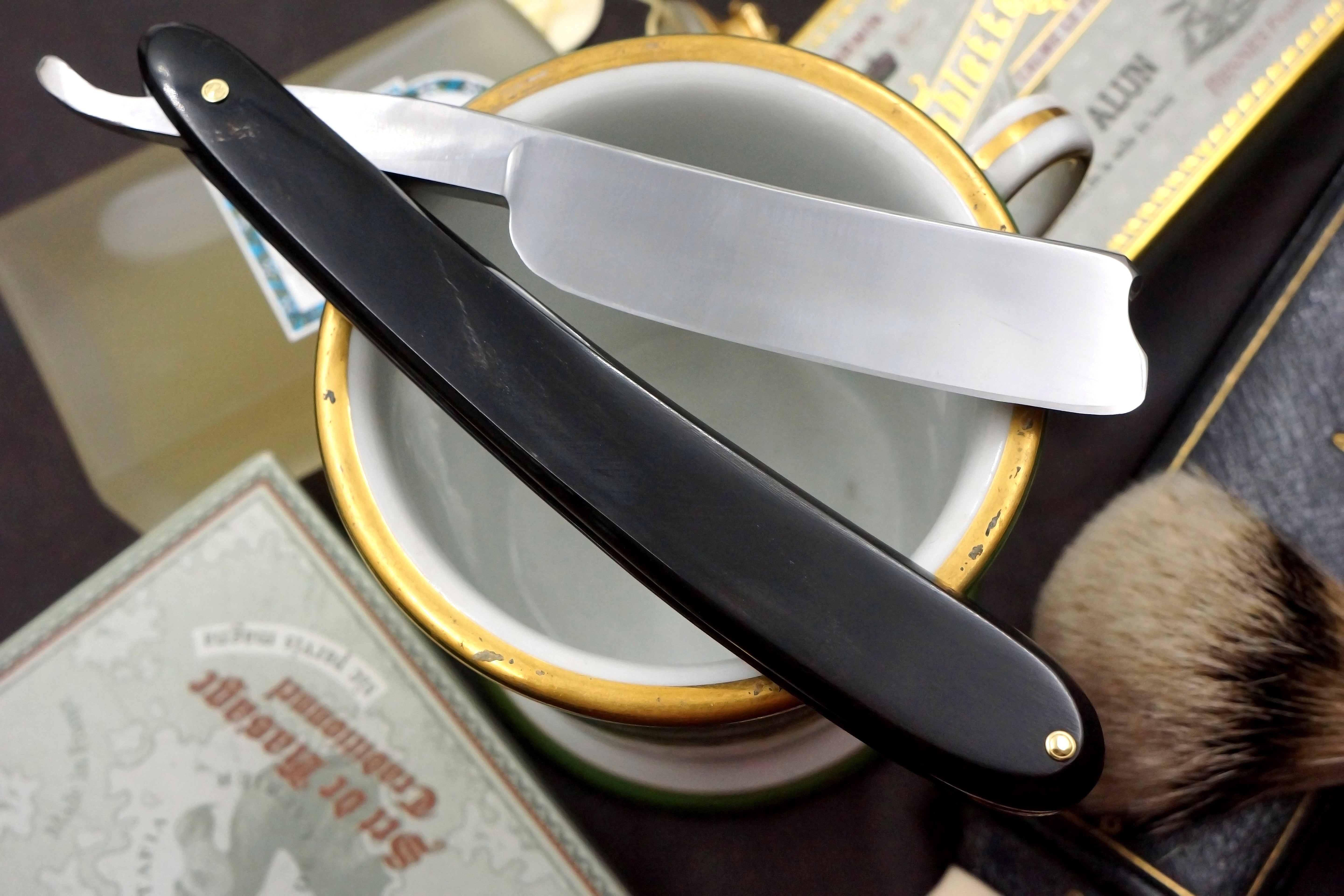 Manhattan Cutlery Co. - Restored 7/8 Washington Etch Sheffield Straight Razor with New Horn Scales - Shave Ready