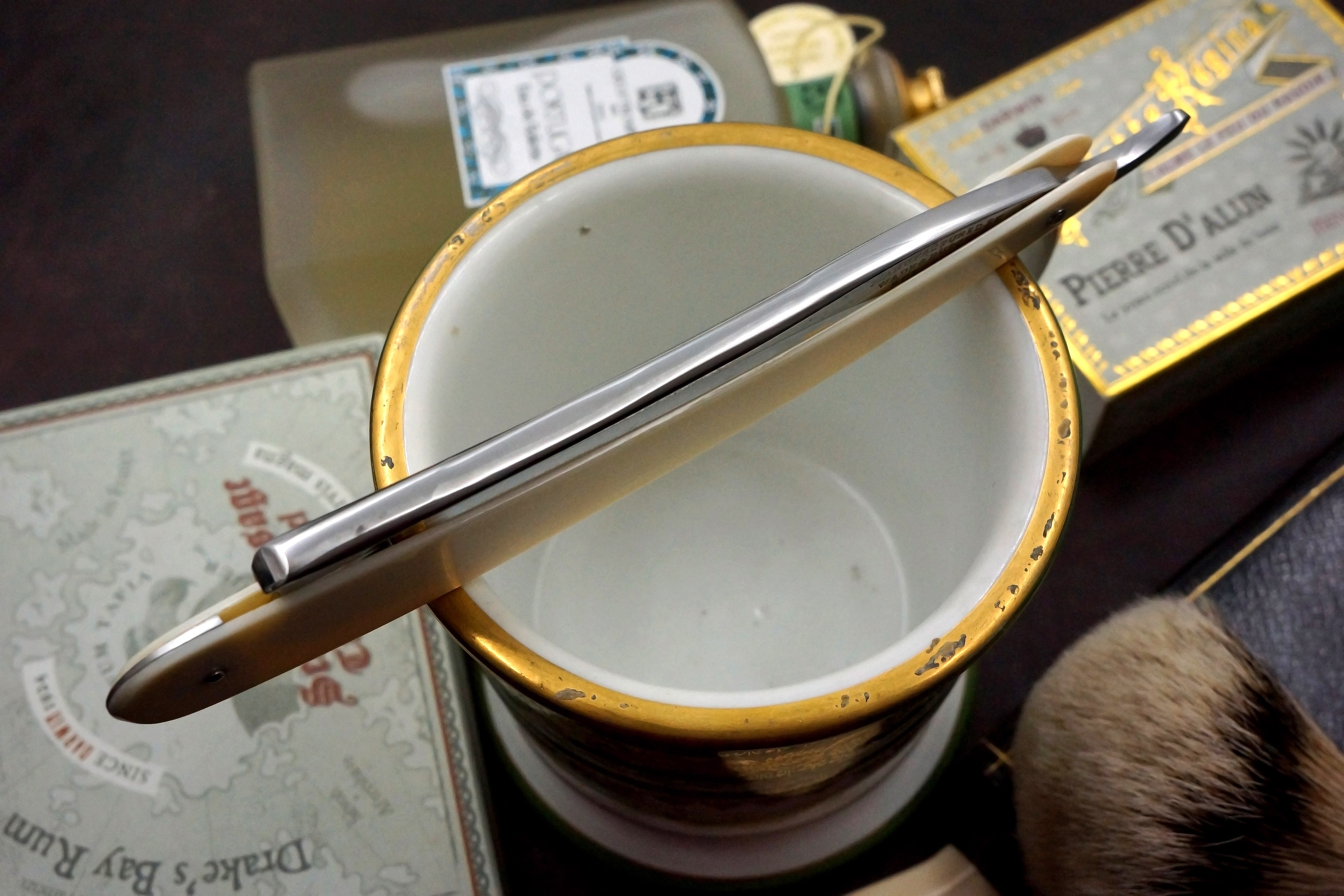 Wade & Butcher "Hollow Ground" - 11/16 Ivory Scaled Sheffield Straight Razor - Shave Ready