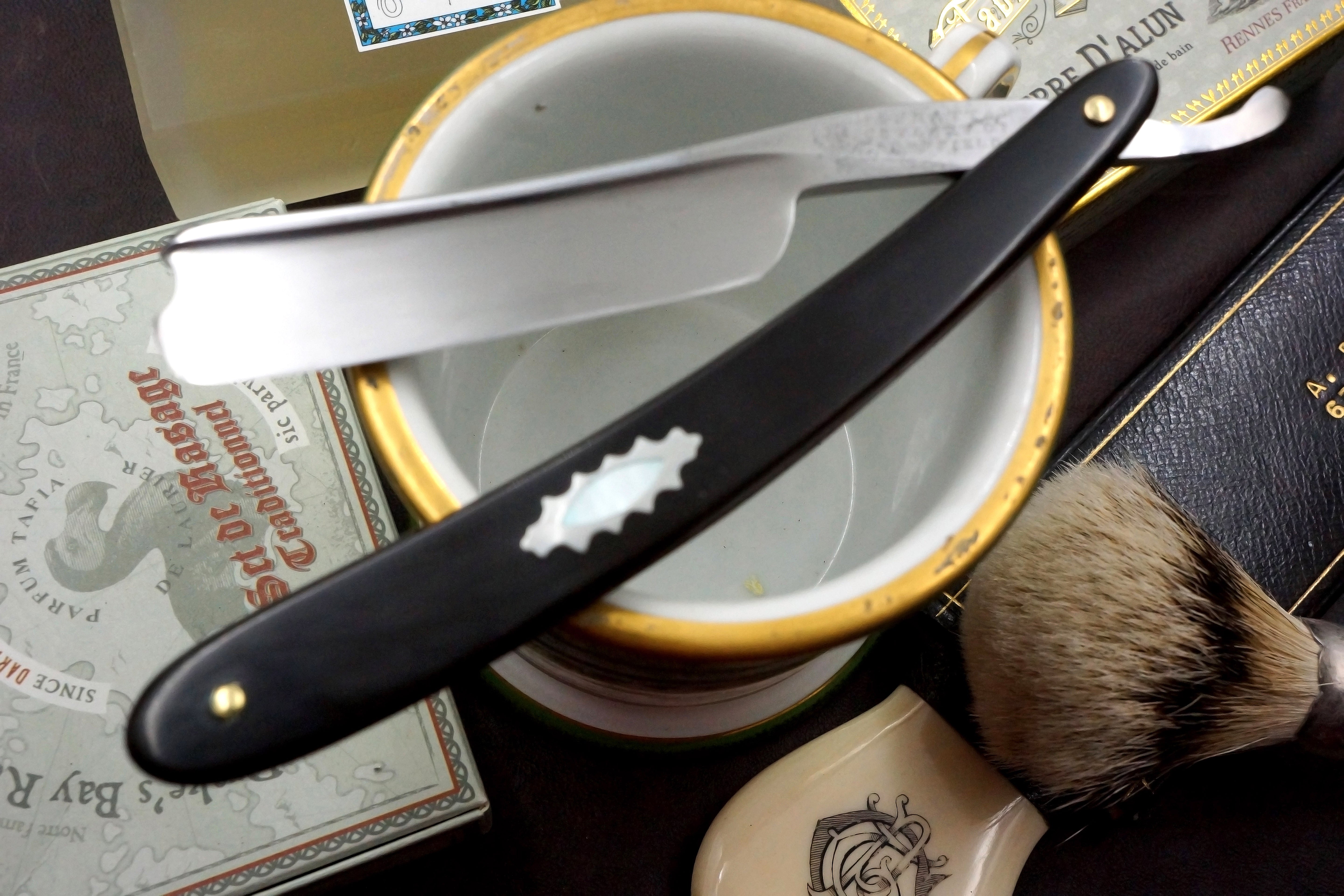 Manhattan Cutlery - 13/16 Rattler Blade Fancy Inlaid Horn Scales- Vintage Sheffield Straight Razor - Shave Ready