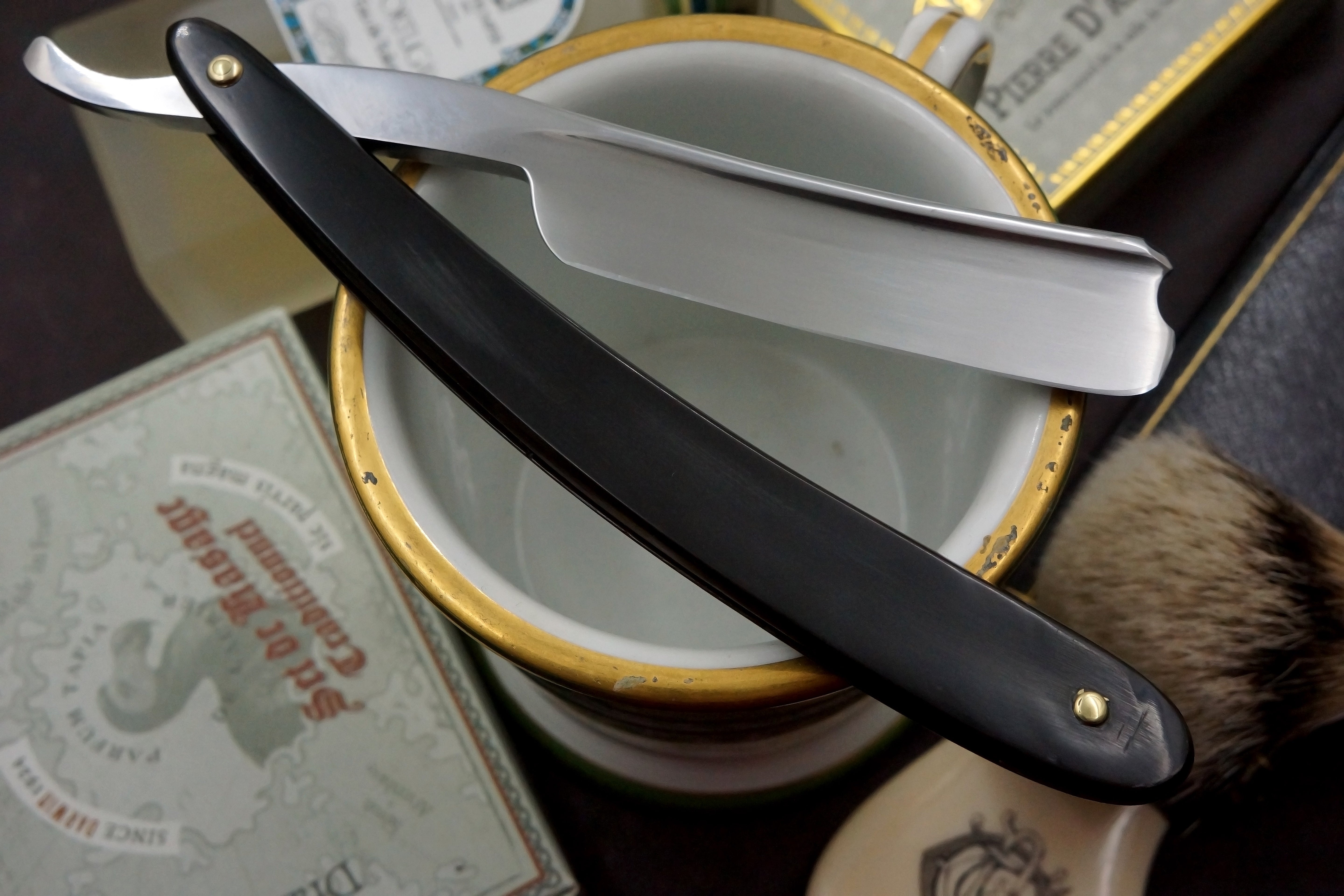 Manhattan Cutlery - 13/16 Rattler Blade Fancy Inlaid Horn Scales- Vintage Sheffield Straight Razor - Shave Ready