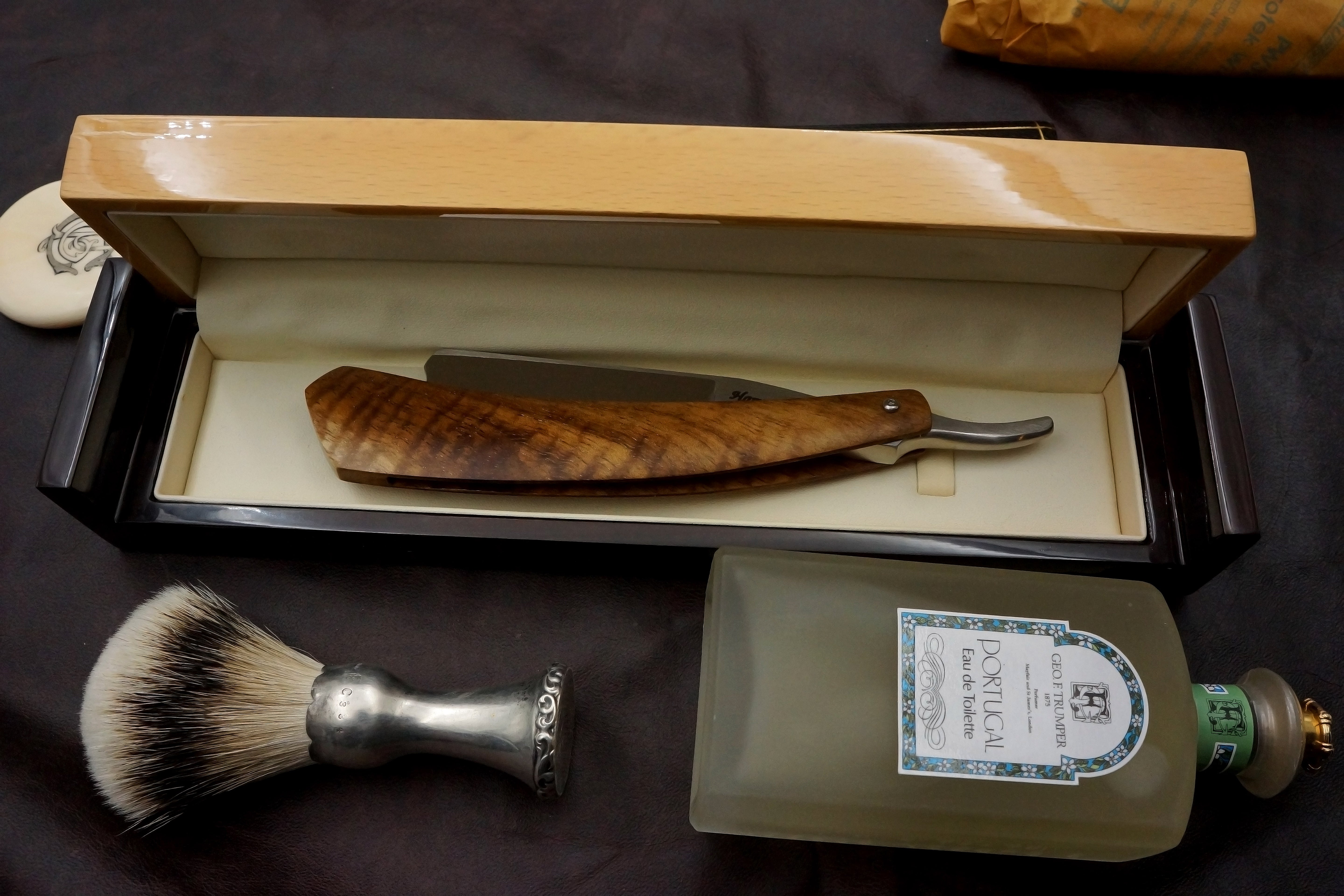 Butch Harner 8/8 Near Wedge Blade with Curly Koa Scales - Preowned Custom Straight Razor - Shave Ready