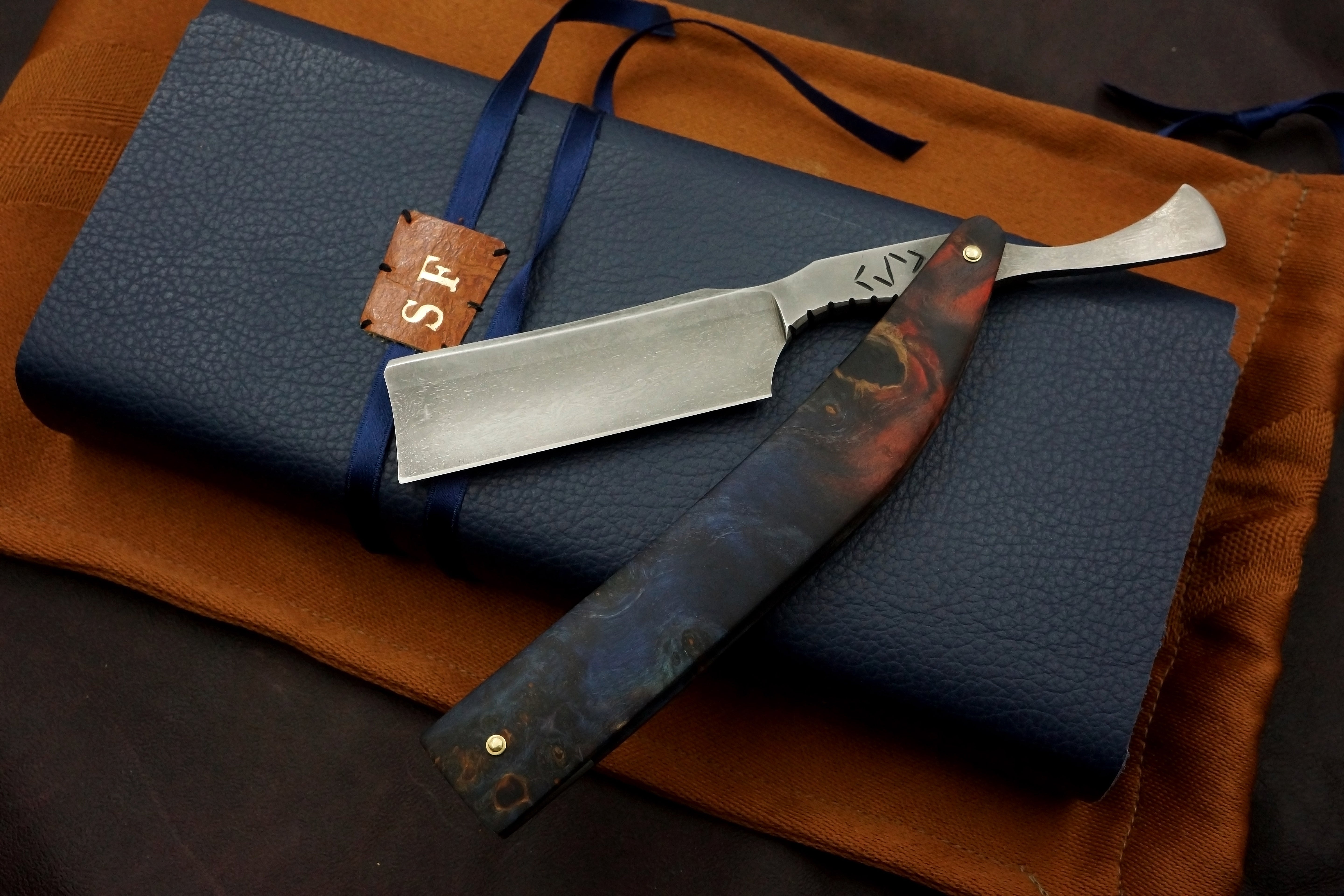 Snail Forge 7/8 Wootz Damascus Steel Blade with Thumbnotch - Preowned Custom Straight Razor - Shave Ready