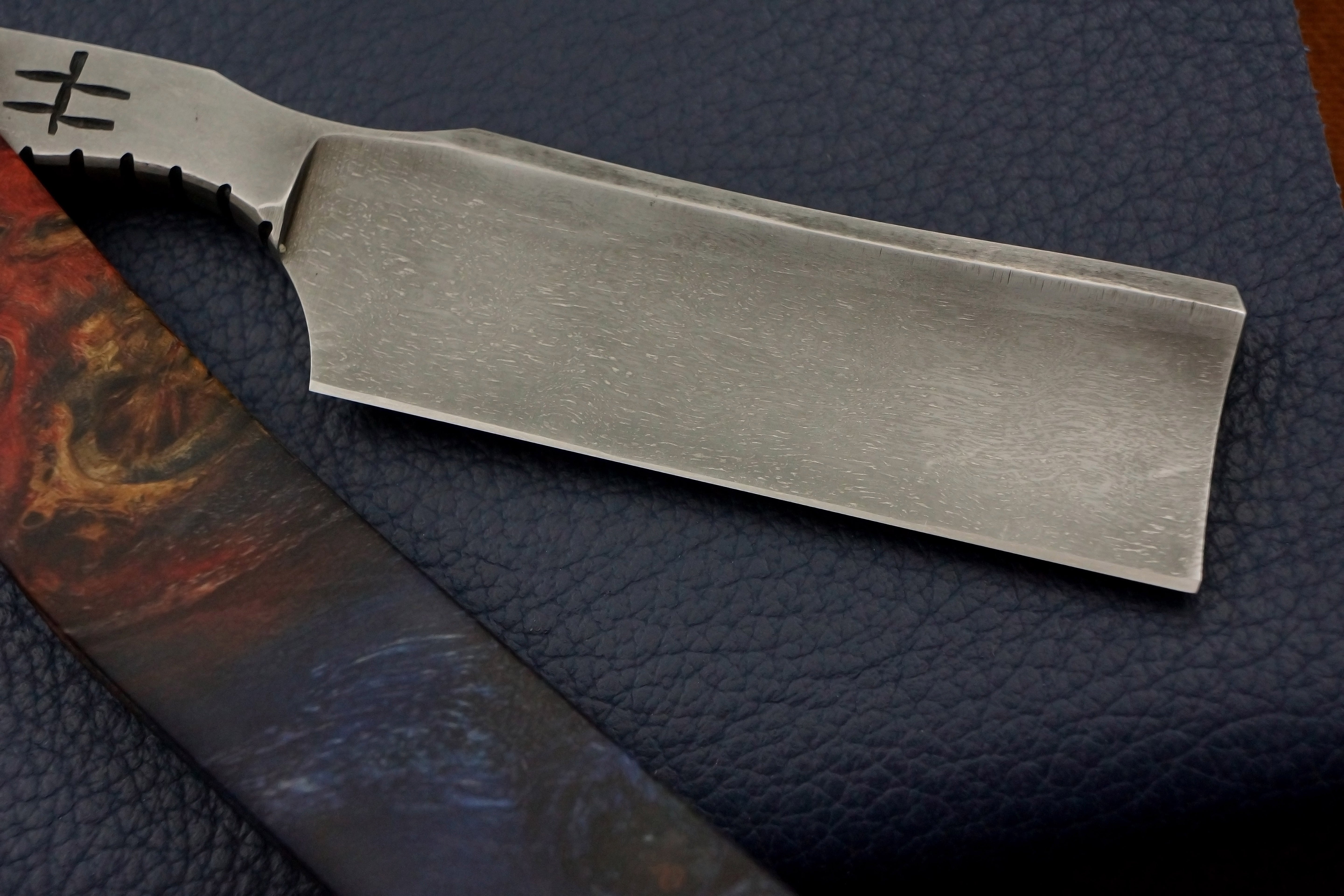 Snail Forge 7/8 Wootz Damascus Steel Blade with Thumbnotch - Preowned Custom Straight Razor - Shave Ready