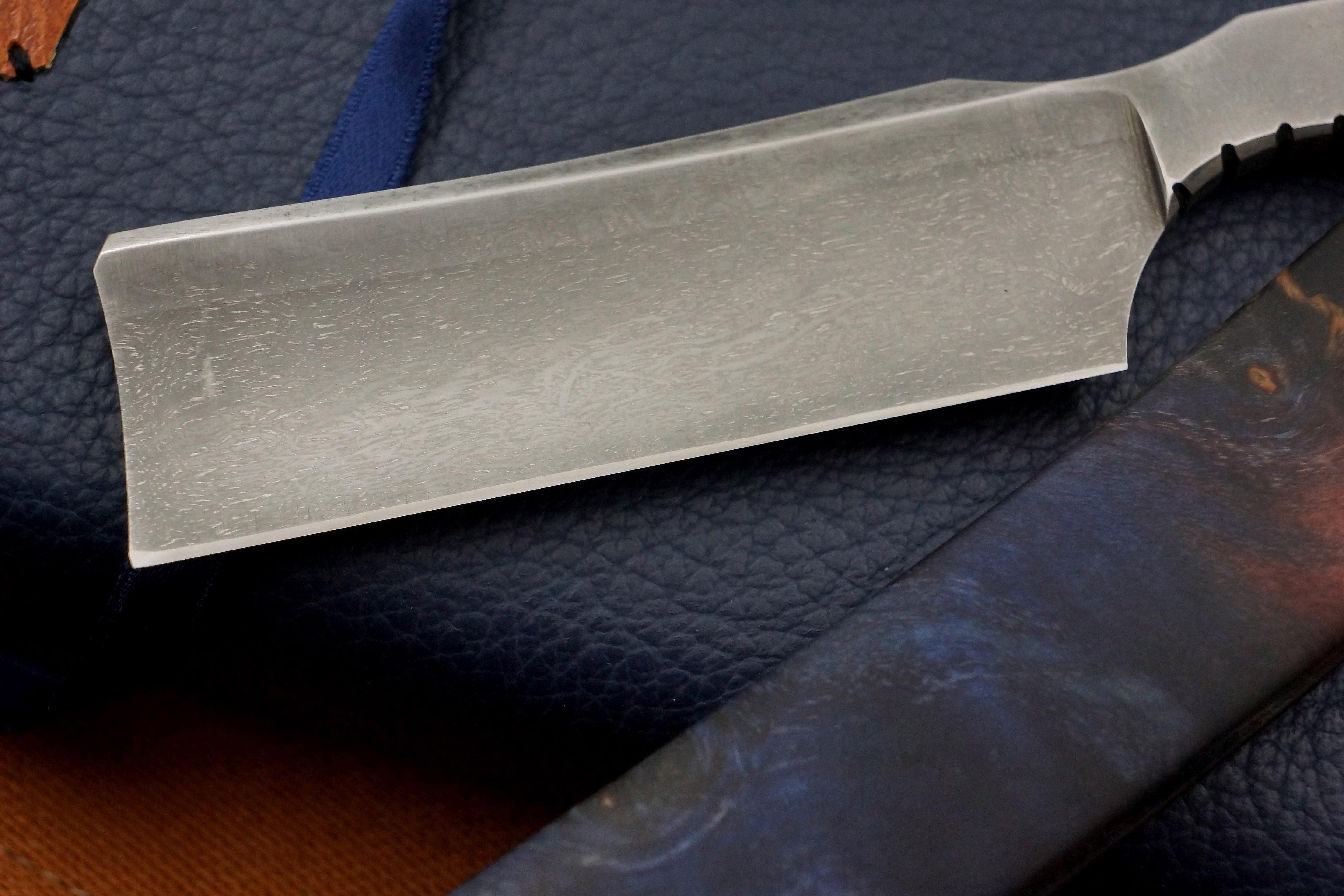 Snail Forge 7/8 Wootz Damascus Steel Blade with Thumbnotch - Preowned Custom Straight Razor - Shave Ready