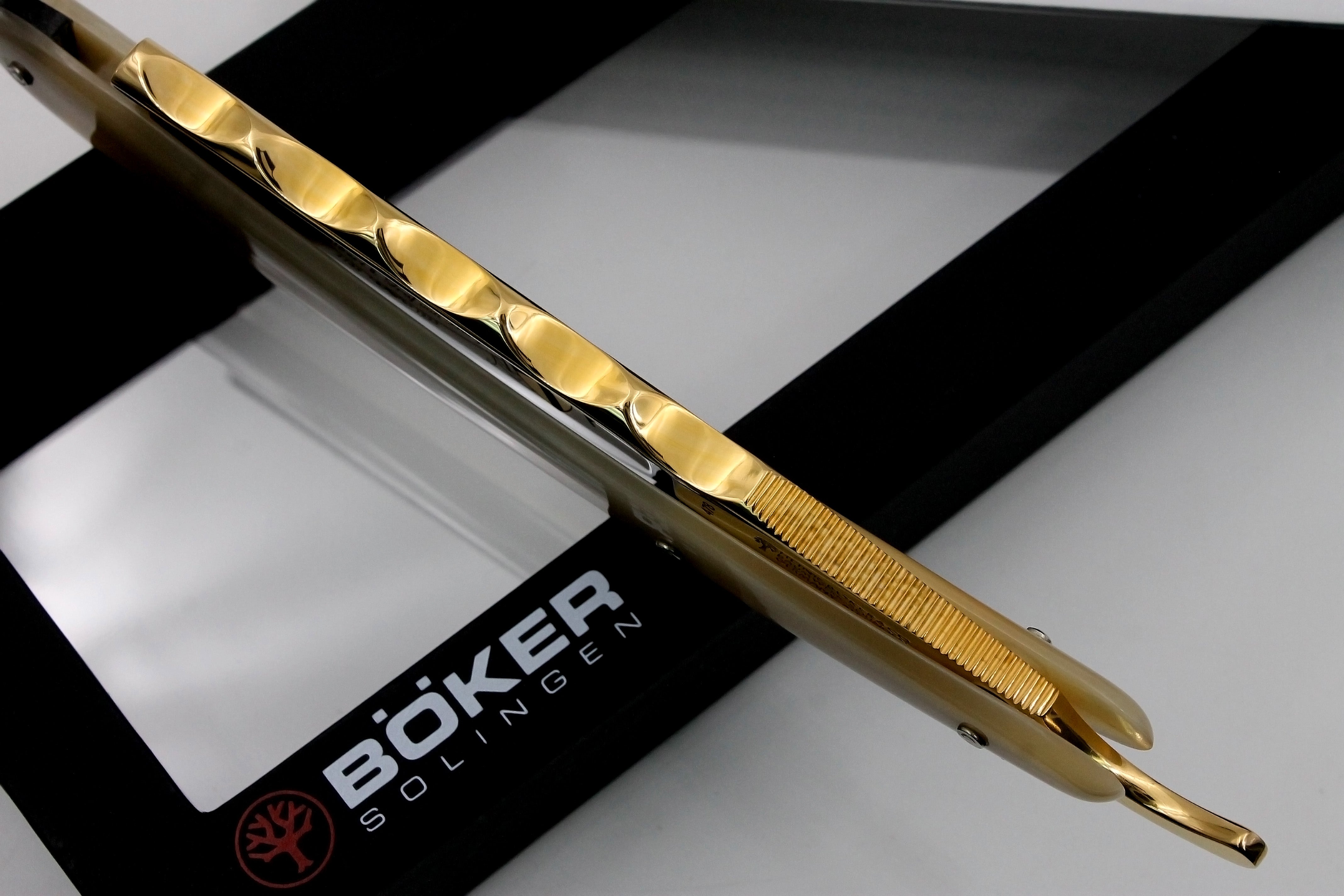 Boker Count Englebert II 7/8 Singing Full Hollow Blade with Filed Spine & Horn Scales Solingen Straight Razor