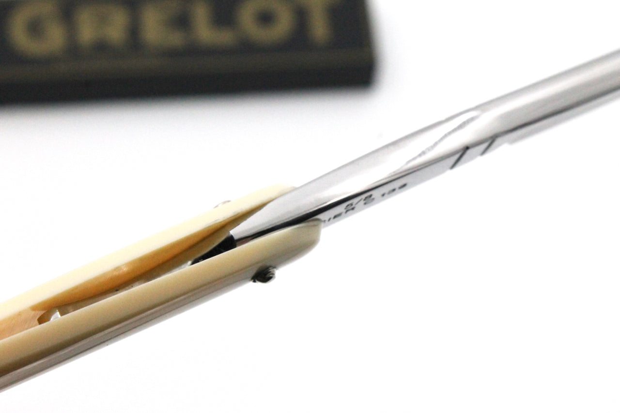 Le Grelot "Medaille d'or Paris 1931" by Thiers Issard 5/8 White Scales - Full Hollow Ground Straight Razor