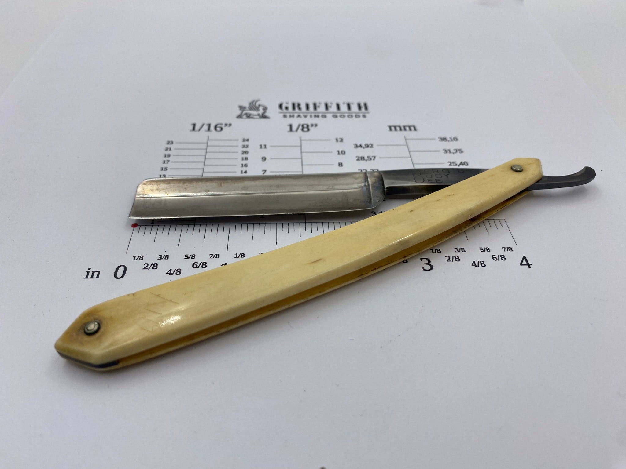 Vintage Berg's Busy Bee German Straight Razor for Restoration