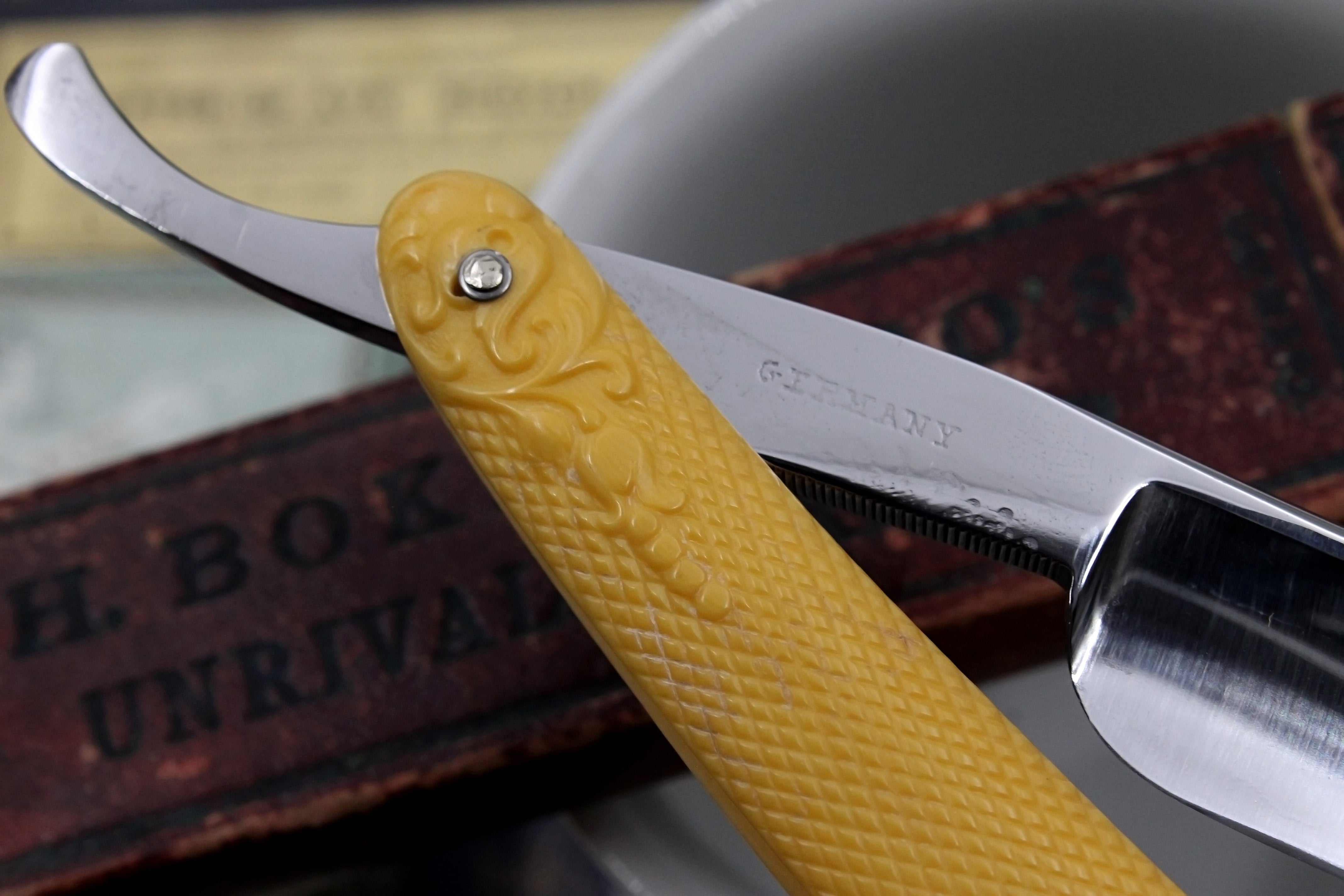 H. Boker & Co. Damascus Magnetic Steel - Gorgeous Fancy Scales 6/8 - German Vintage Straight Razor - Shave Ready