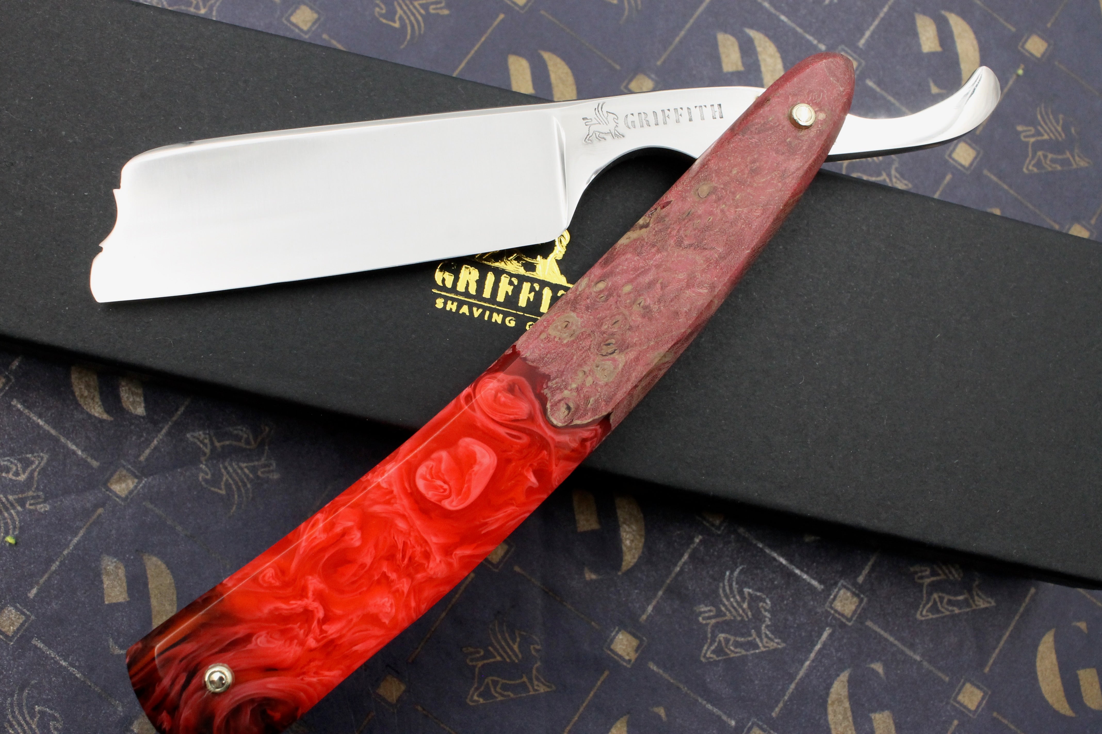 Rasoir droit artisanal Griffith 1084 Steel 7/8 Quarter Hollow Blade - Écailles hybrides en bois de ronce 