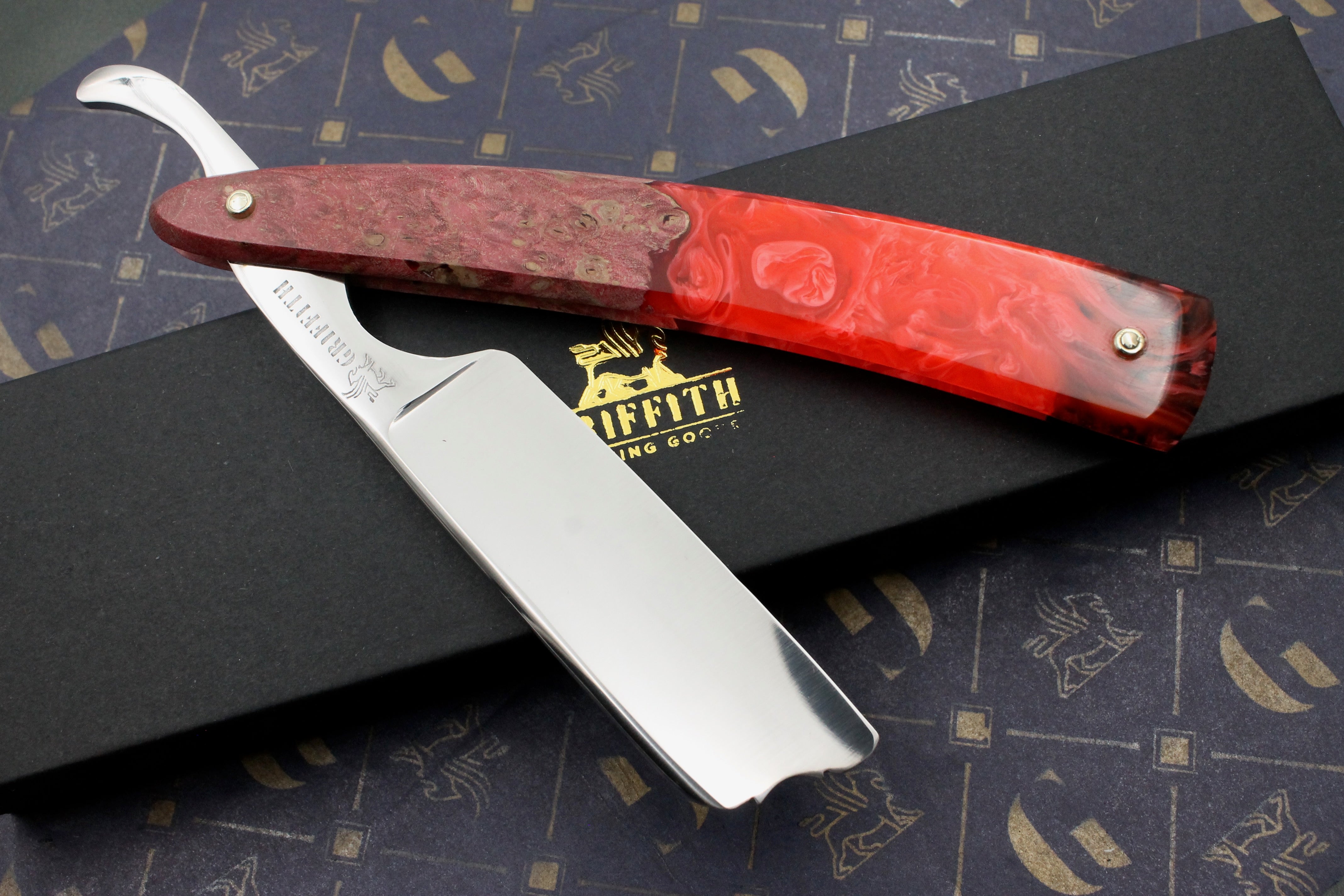 Rasoir droit artisanal Griffith 1084 Steel 7/8 Quarter Hollow Blade - Écailles hybrides en bois de ronce 