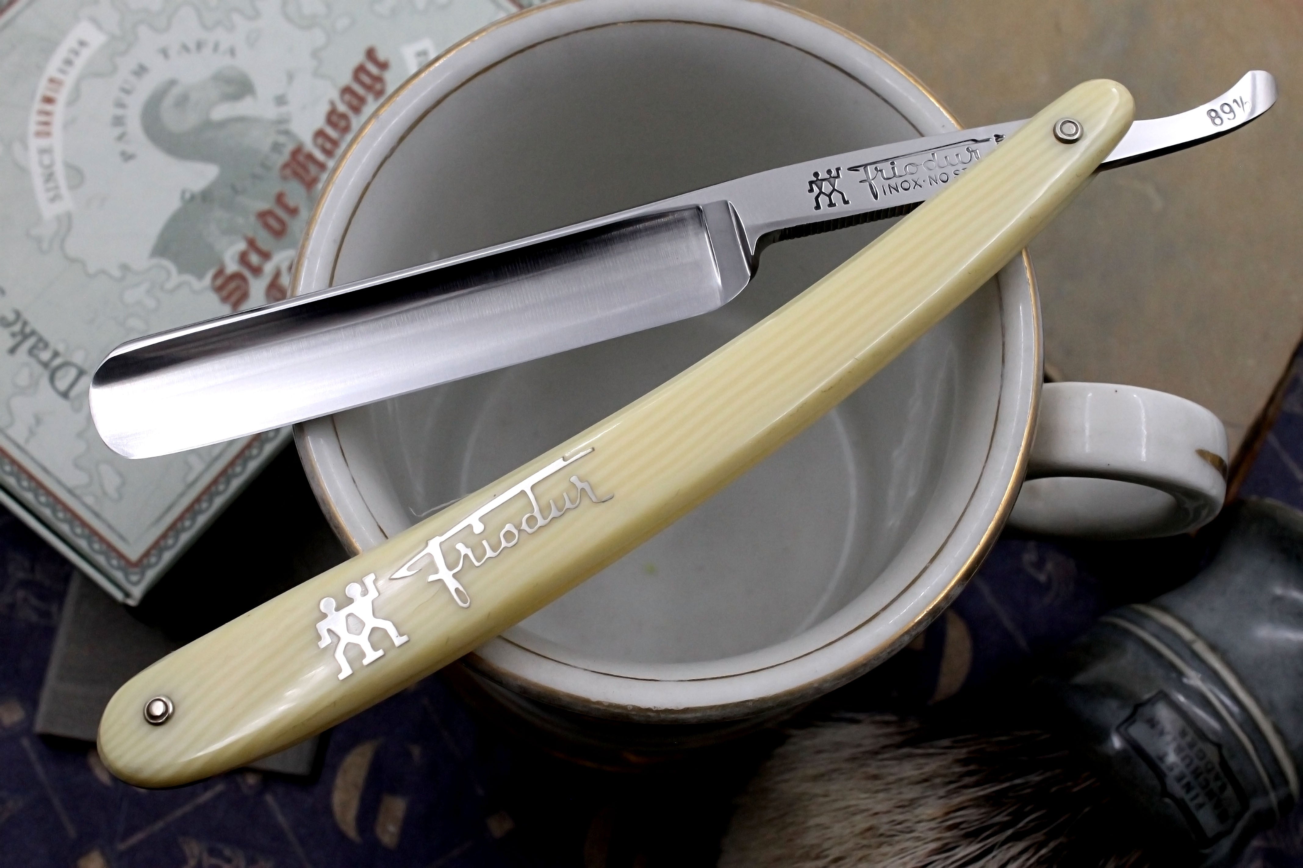 Henckels Friodur 3/8 No. 89 1/2 - Near Pristine Stainless Steel - Solingen Straight Razor - Shave Ready