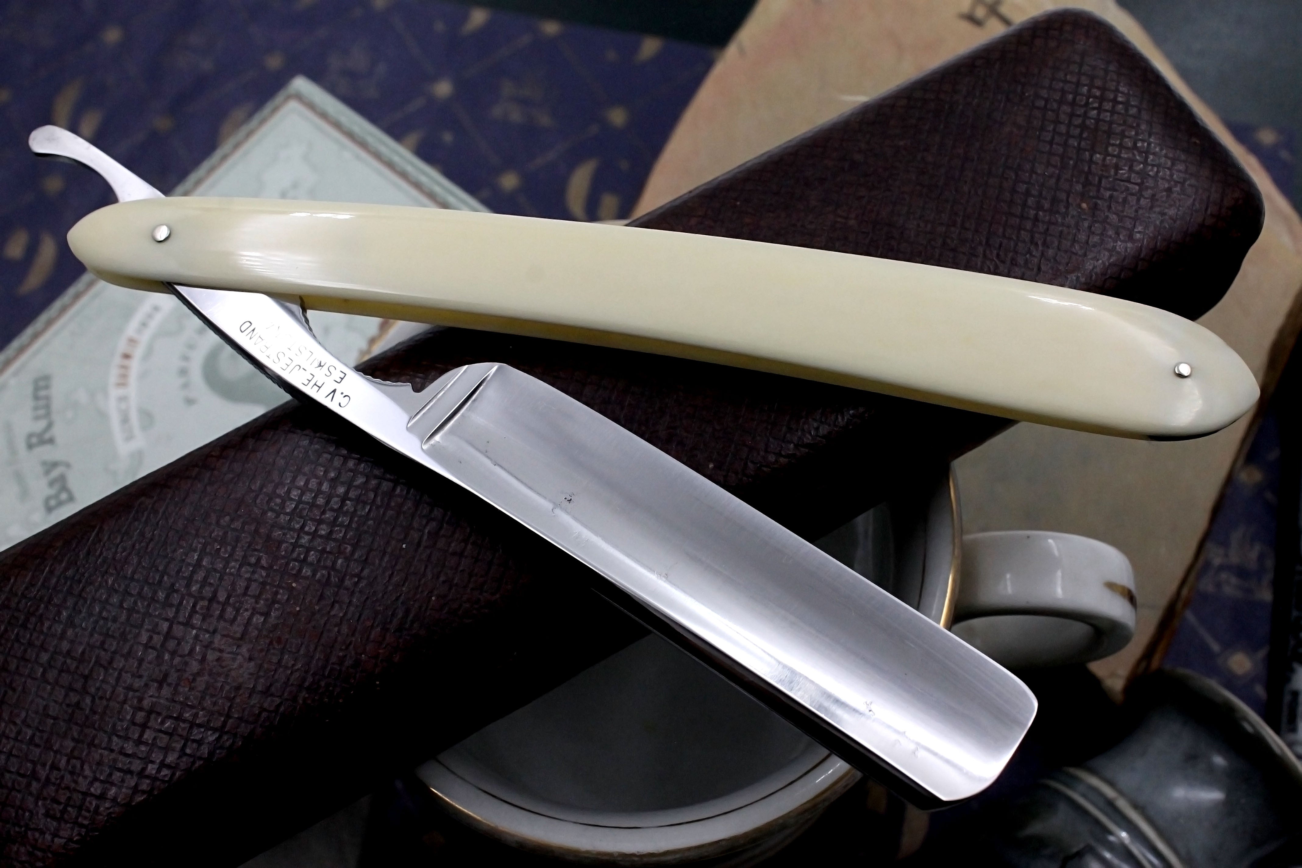 C.V. Heljestrand MK No.31 11/16 Blade - M. Kindal Cased Ivory Scaled Eskilstuna Sweden Straight Razor - Shave Ready