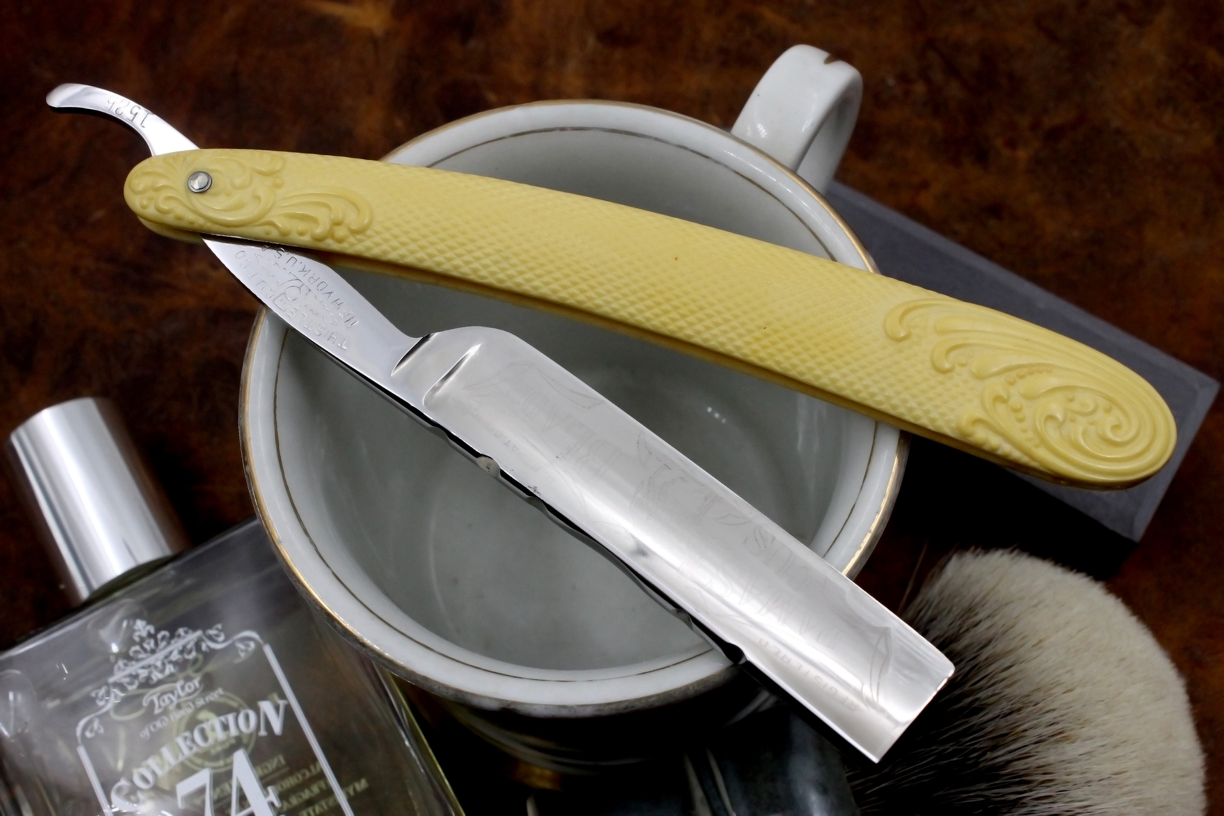 Thistle Cutlery Co. "Damascus Blade" - Fancy Scales & Blade Excellent 5/8 Full Hollow American Straight Razor - Shave Ready