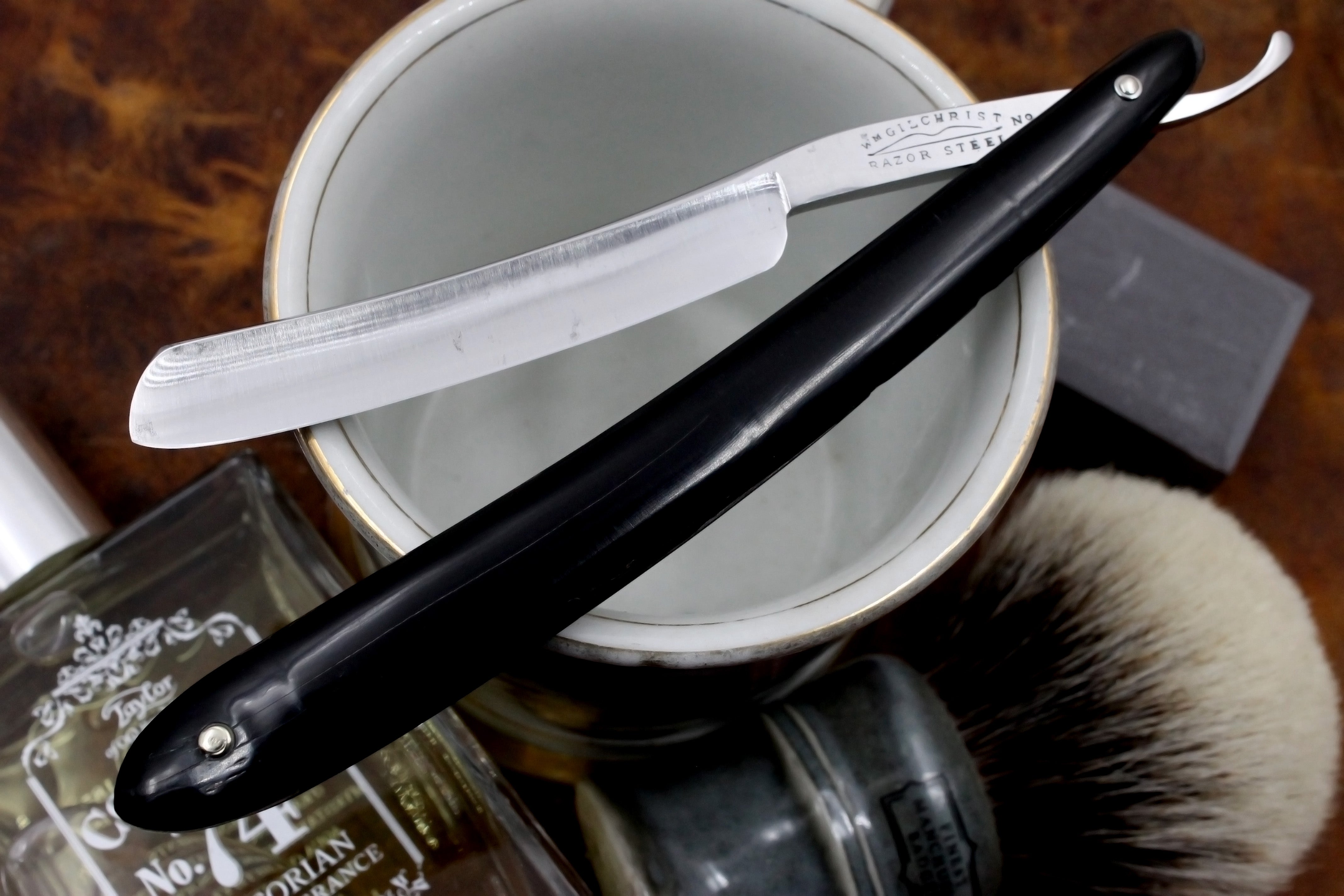 Wm. Gilchrist (made by Wade & Butcher) - Restored 7/16 Vintage Sheffield Straight Razor with Horn Scales - Shave Ready