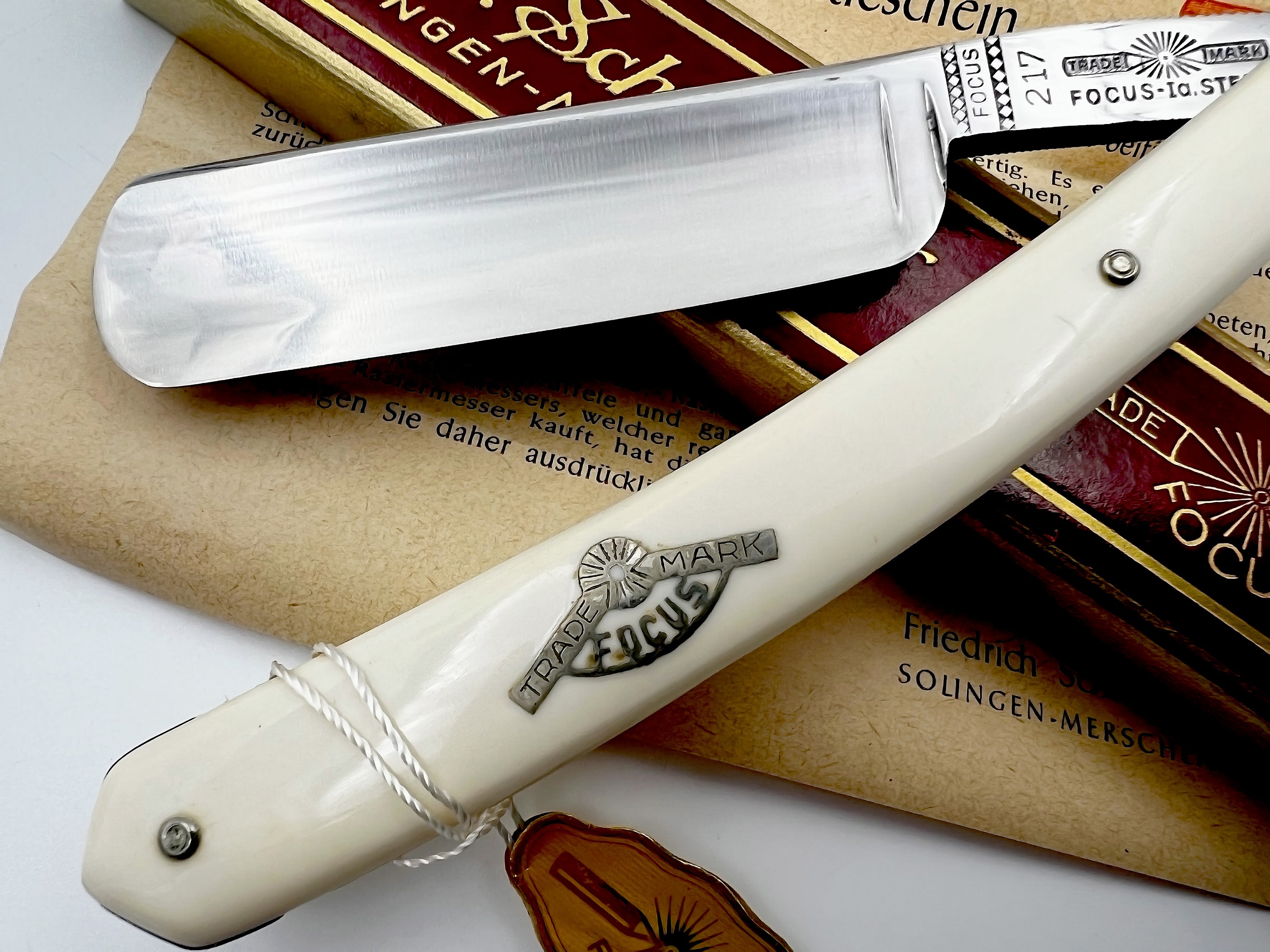 Friedrich Schlemper "Focus" 217 - RARE NOS 6/8 Full Hollow Vintage Straight Razor