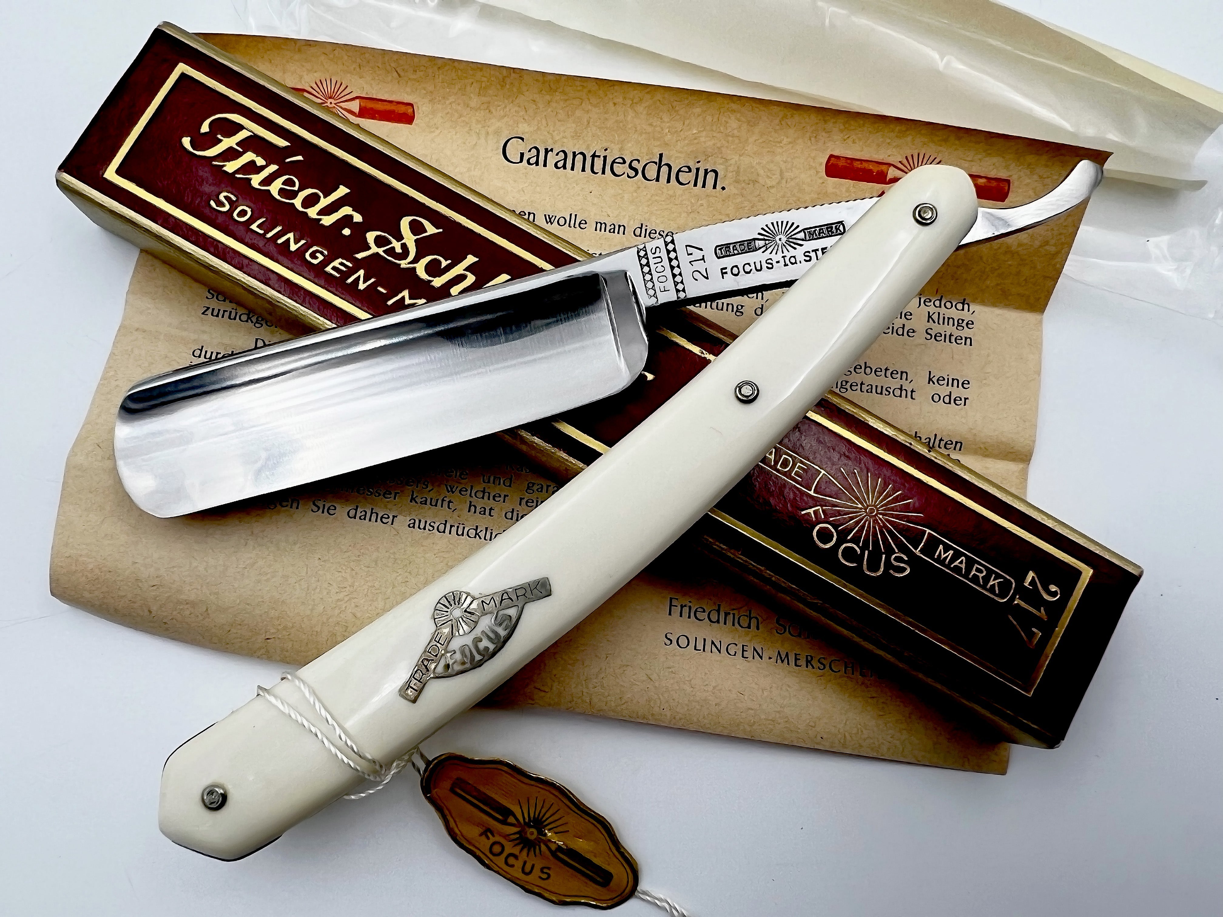 Friedrich Schlemper "Focus" 217 - RARE NOS 6/8 Full Hollow Vintage Straight Razor