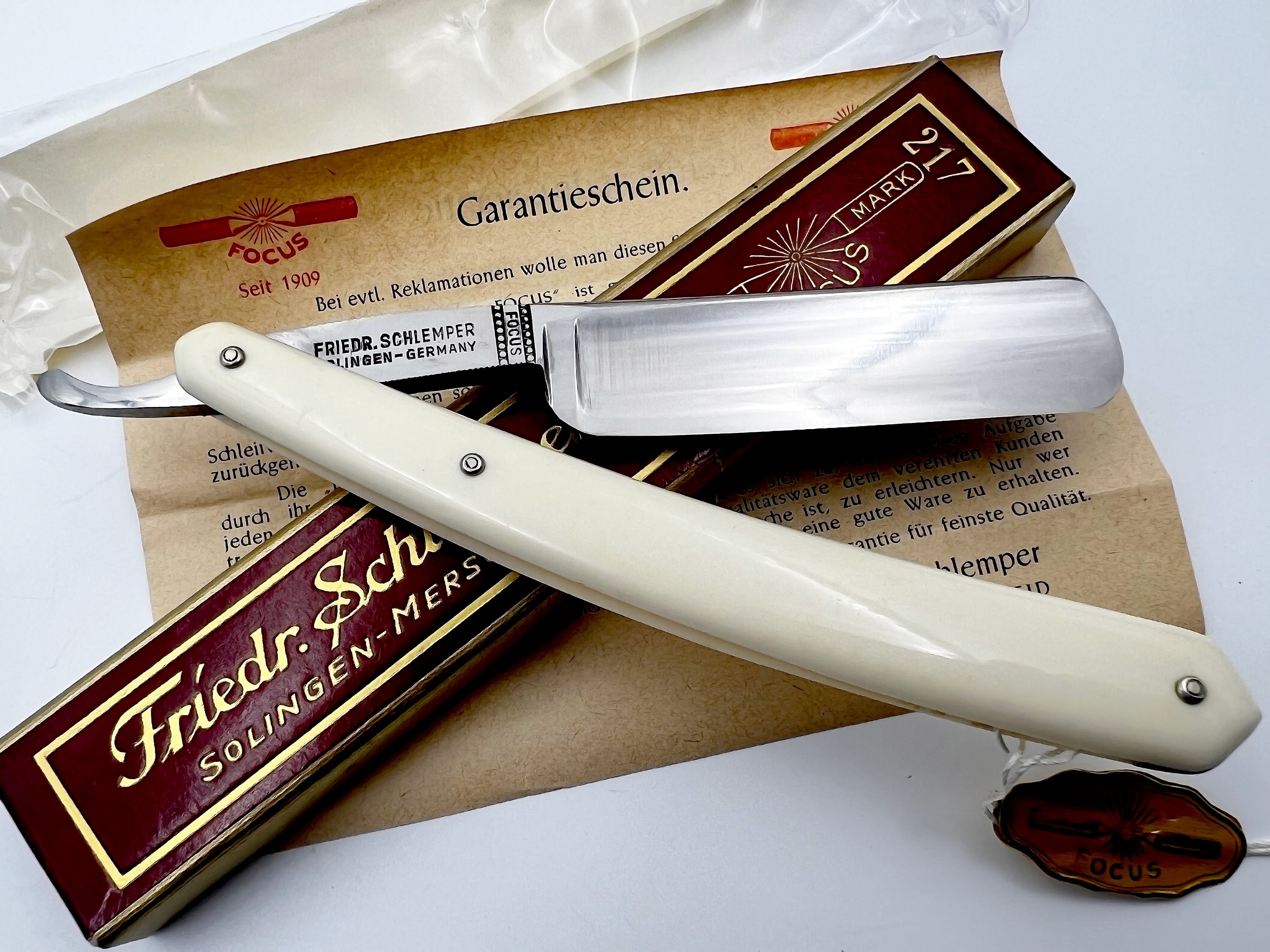 Friedrich Schlemper "Focus" 217 - RARE NOS 6/8 Full Hollow Vintage Straight Razor